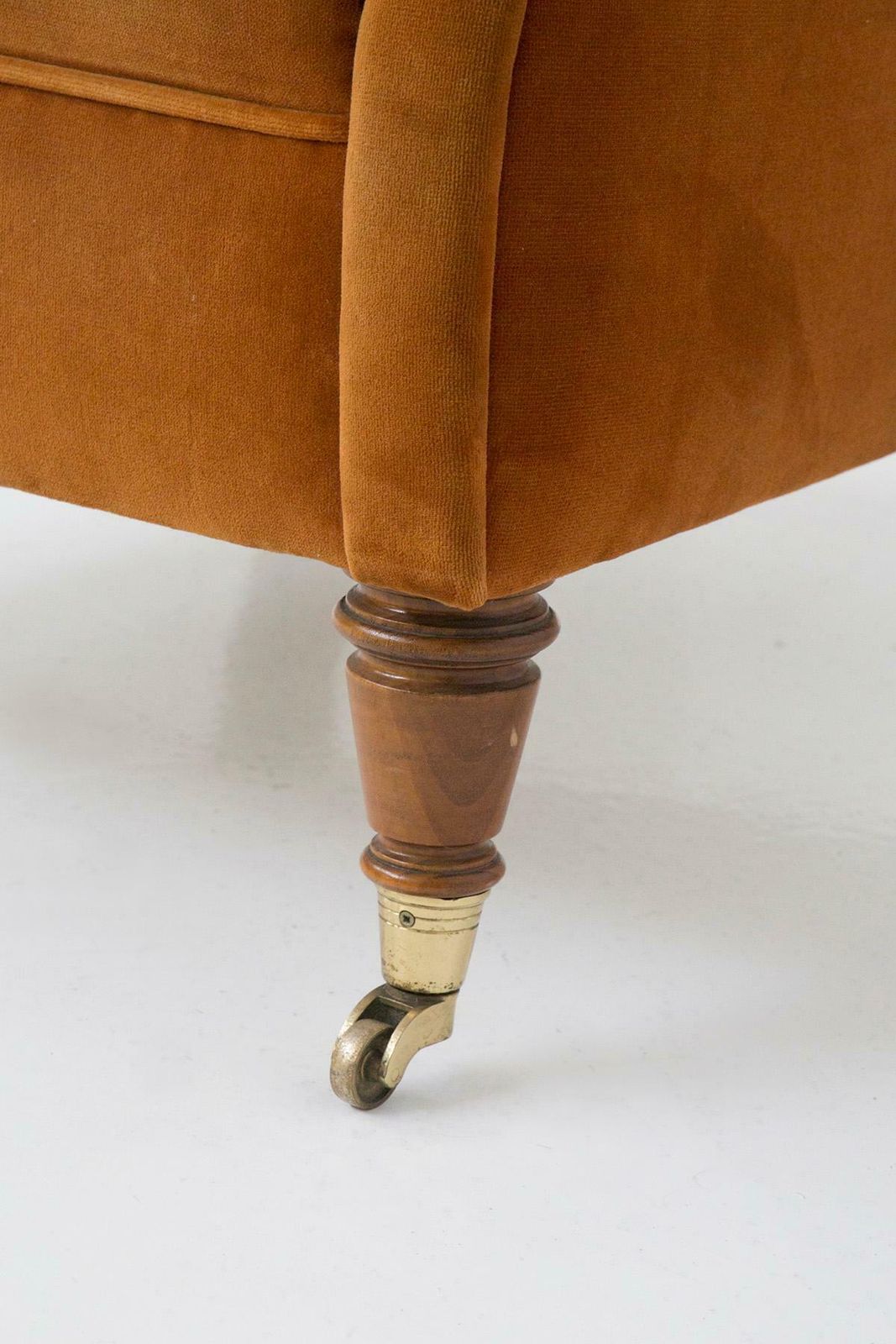 Couple Of Brown Velvet English Style Armchairs photo 2634.0