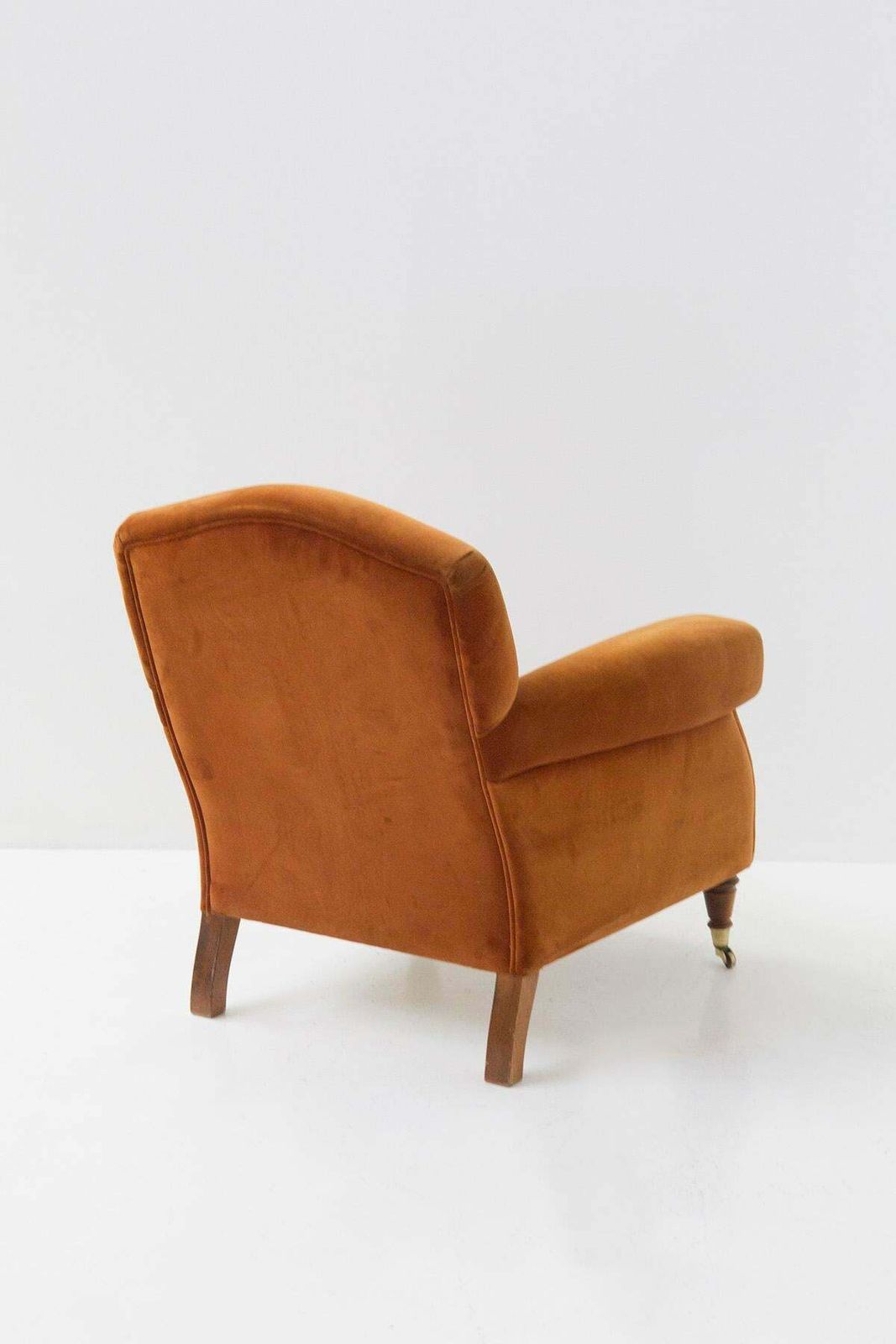 photo furniture Couple Of Brown Velvet English Style Armchairs