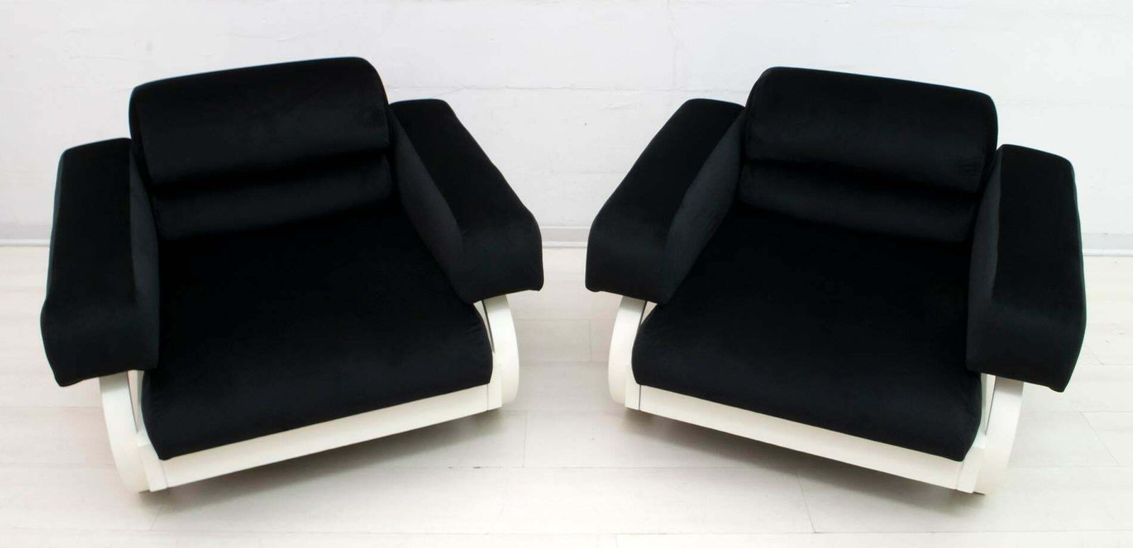 Furniture Pair Of Mid Century Modern Italian Velvet Armchairs, 1960s photo