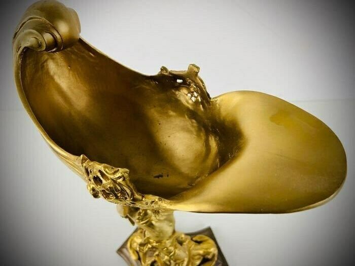 photo for sale French Lady Shell Comport In Gilded Bronze   Rococo Style   Bronze, Gilded   Second Half Of The 19th Century