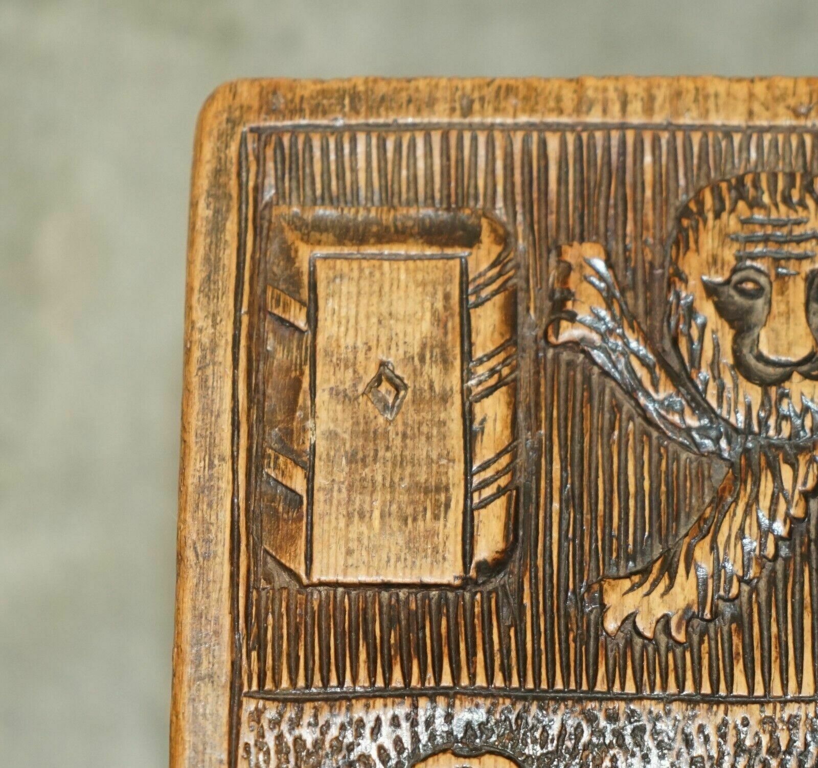 2350.0 Antique 1575 Trinity College Cambridge Coat Of Arms Armorial Crest Side Table photo