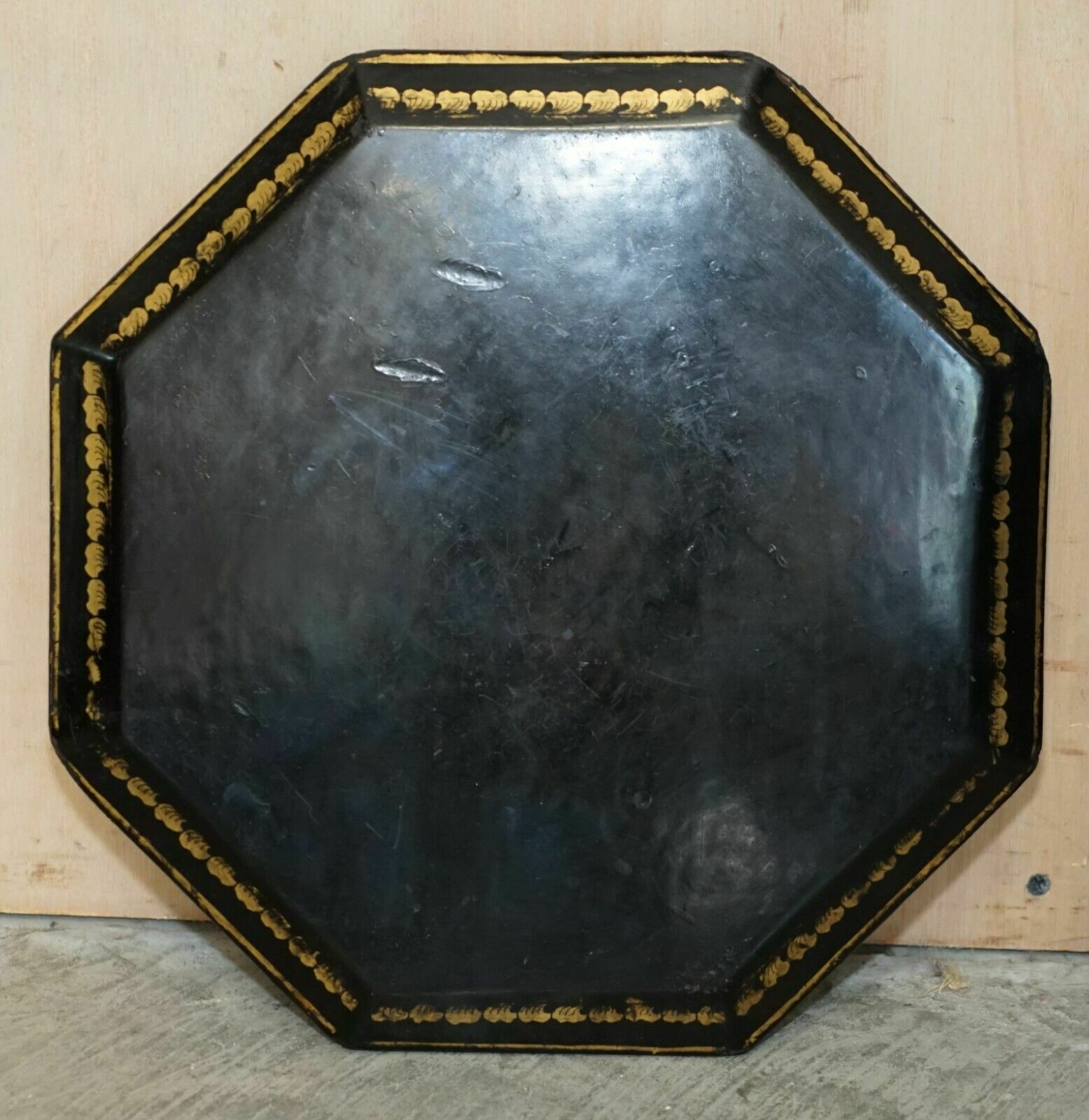 photo vintage Antique Victorian Circa 1900 Chinese Chinoiserie Lacquered Folding Side Table