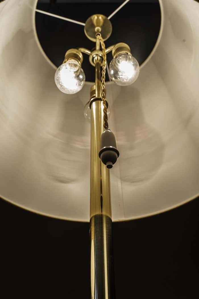 photo vintage Pair Of Large J.T. Kalmar Floor Lamps ''Helios'' Mod. 2035, Brass 1960s