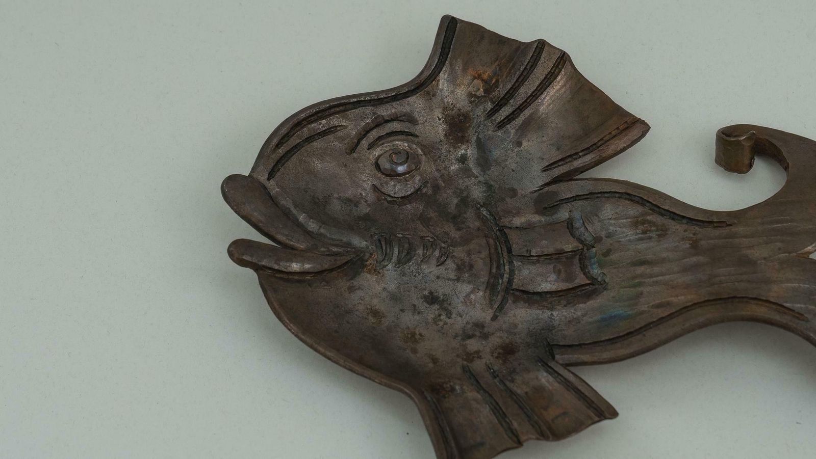 photo vinterior Forged Iron Ashtray In Shape Of A Fish, Vienna, Circa 1960s
