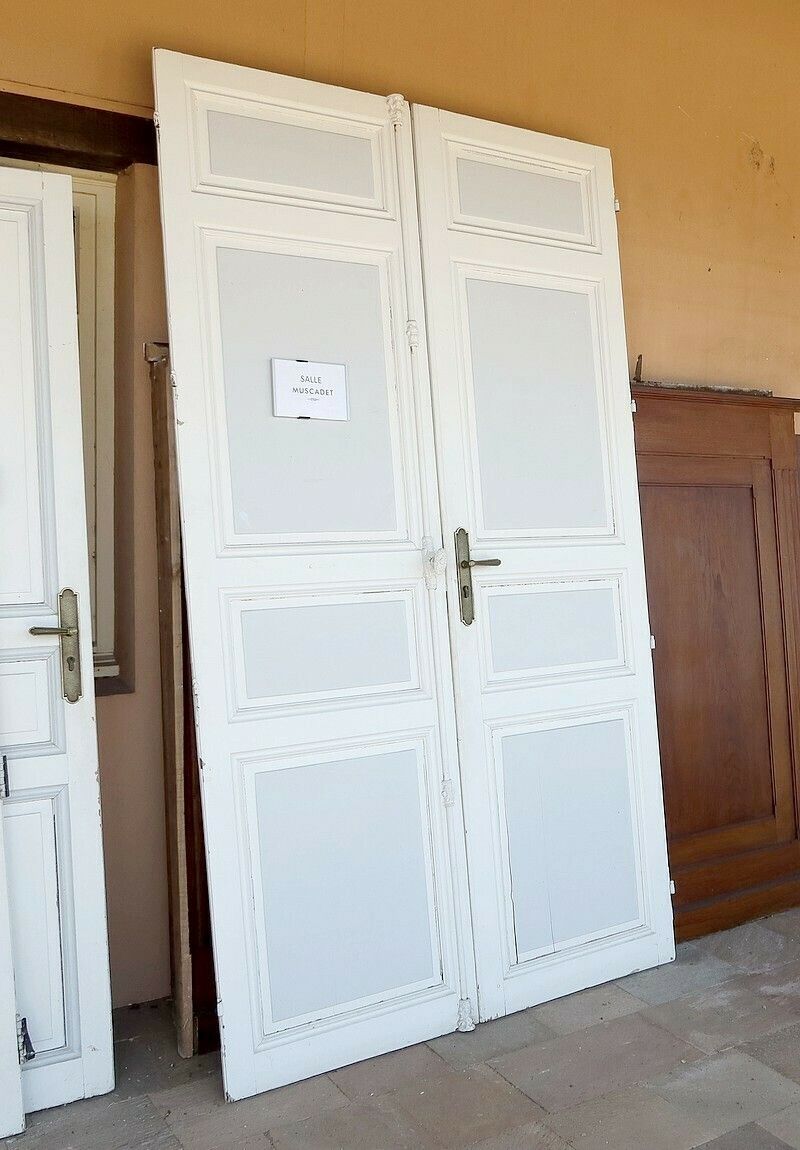 Important Castle Double Door – 1900 photo furniture