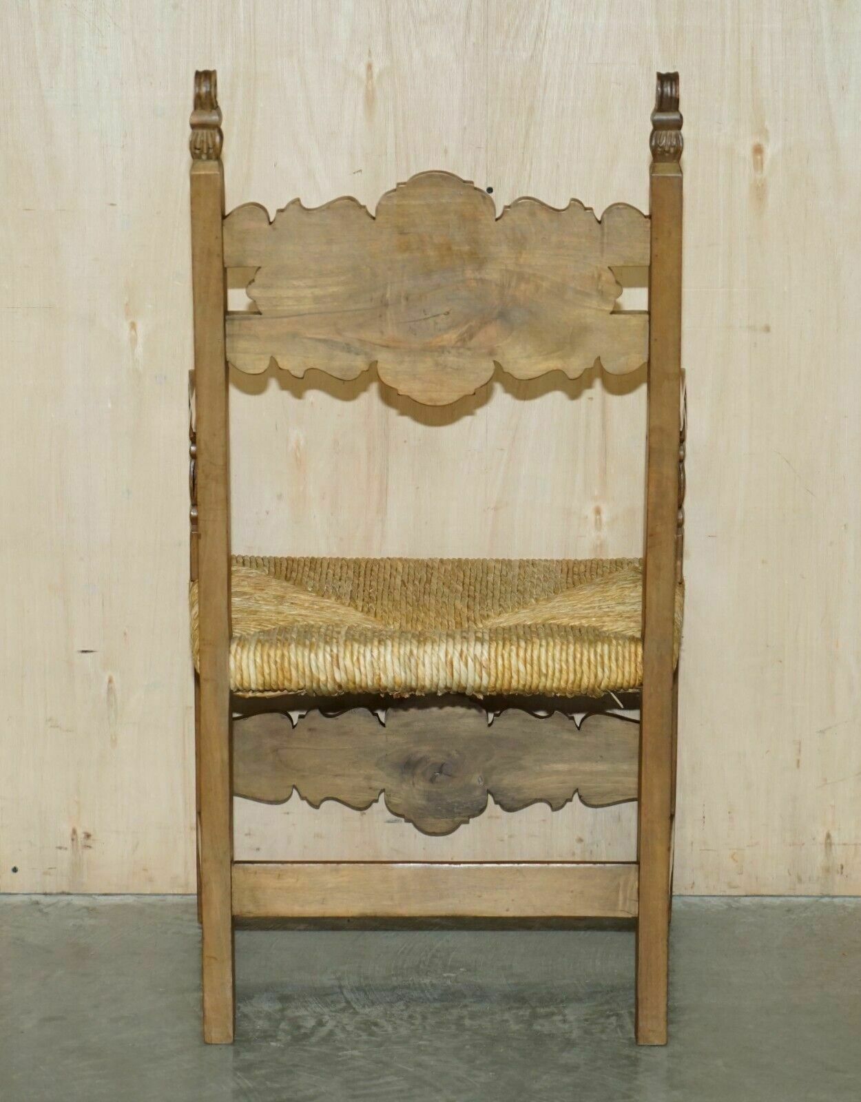 photo vintage Eight Fine Walnut Circa 1900 Ornately Hand Carved Dutch Rush Seat Dining Chairs