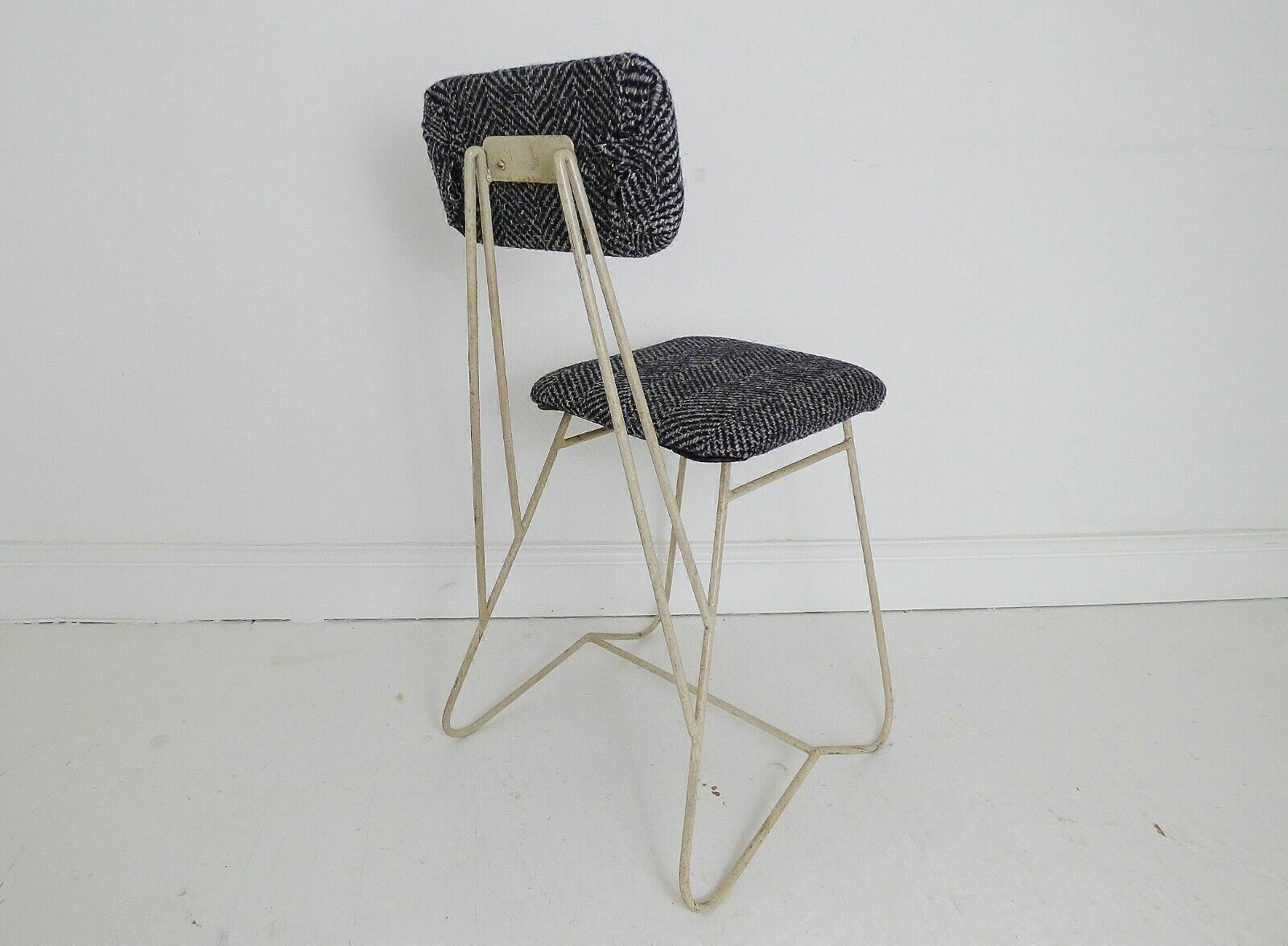 Stunning Vintage Tay Valley Metal Products Metal Wire Chair   1950's photo for sale