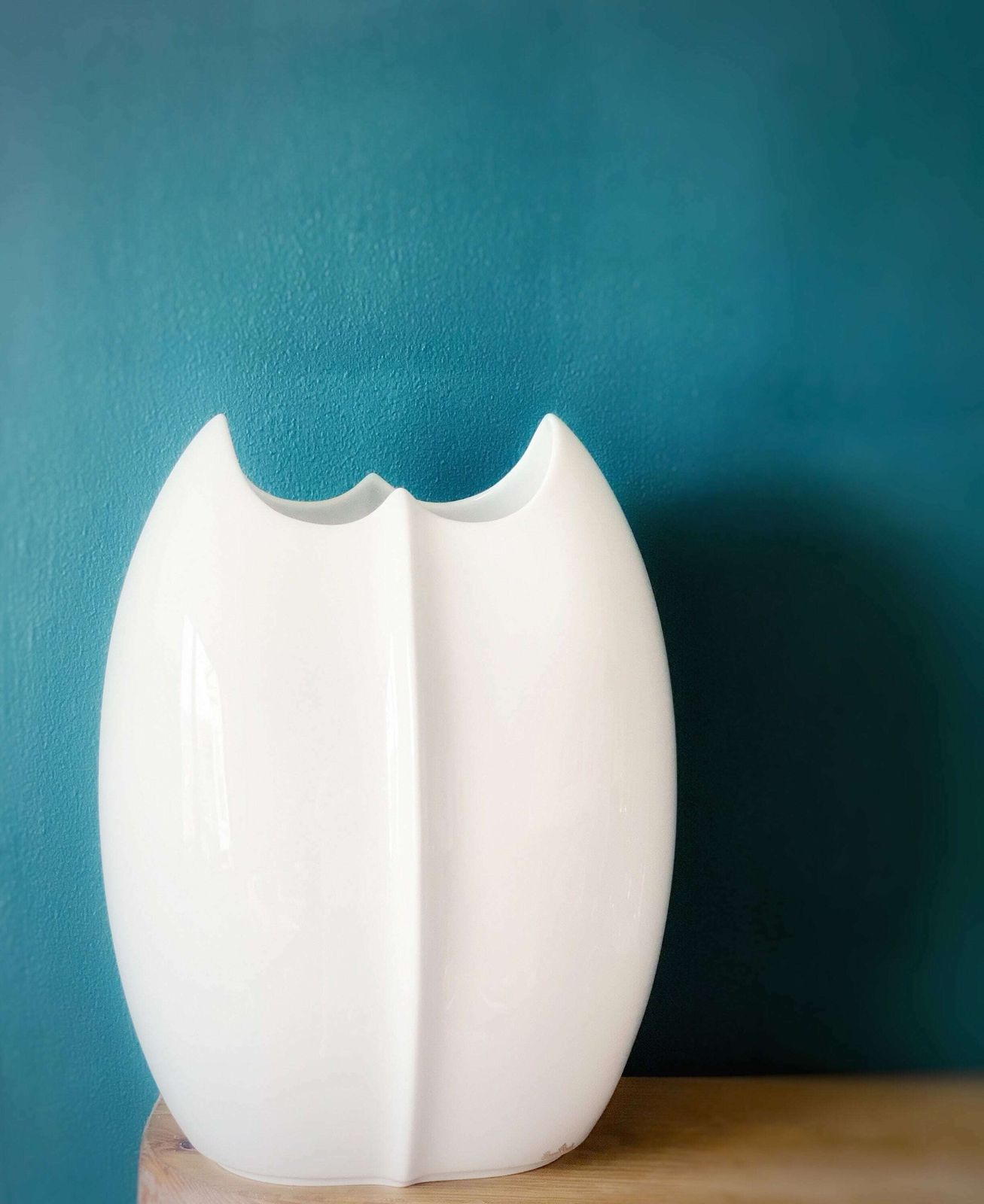 Elegant Lino Sabattini Vase For Rosenthal   Vintage Modernist Piece All White Decor photo for sale