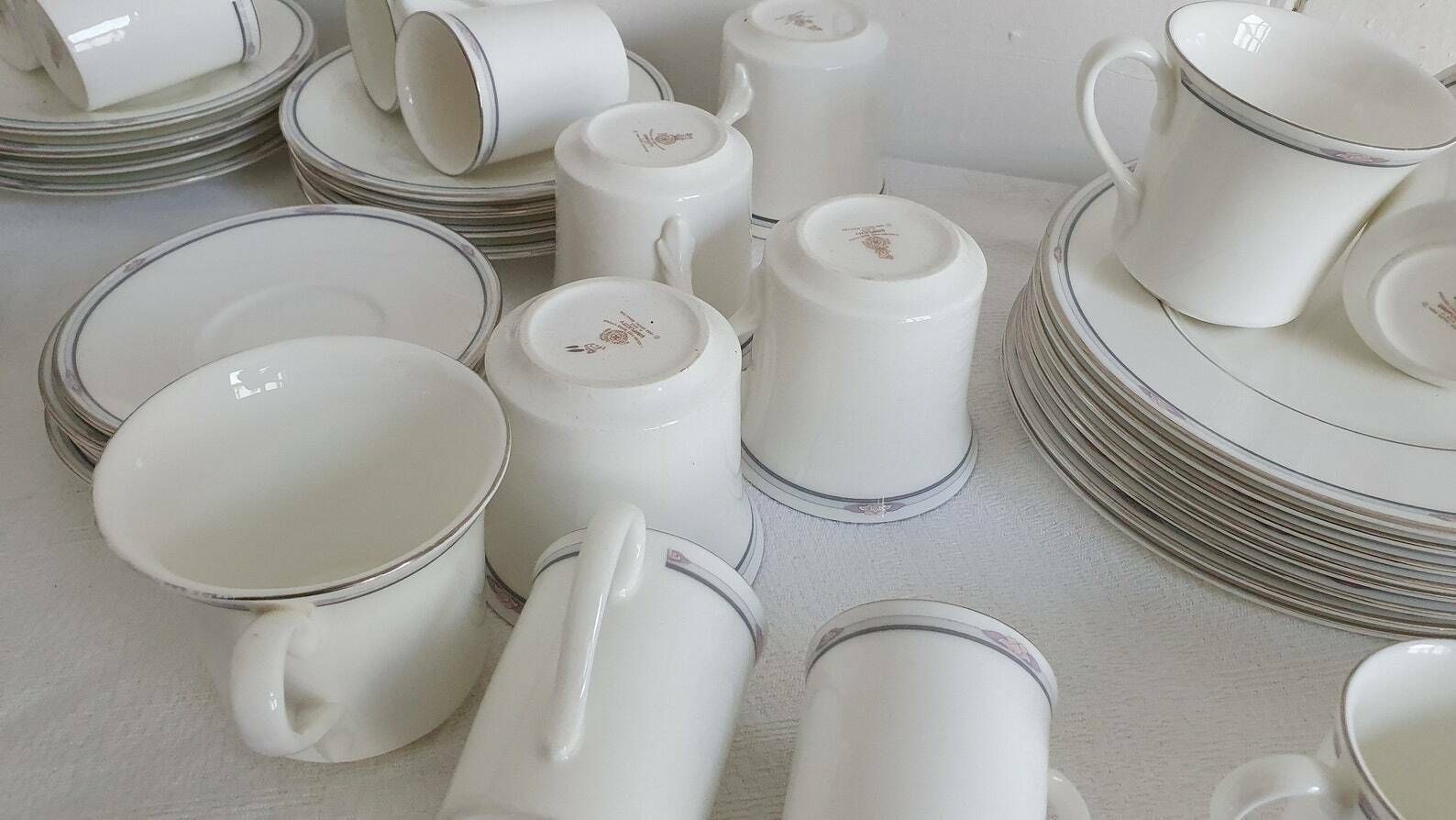 40 Piece Classic 80’s Chic Vintage Large Quality Royal Doulton ‘Simplicity’ Tea Coffee Service 8 Of Each Bone China photo vintage