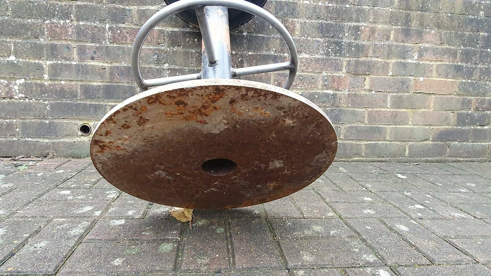 photo furniture Vintage 70's Retro Bar Stool Solid Iron Chrome Leatherette Superb Quality And Style