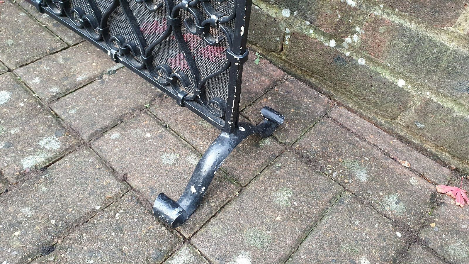 Heavy Solid Vintage Iron Spark Guard Fireplace 1980’s photo vintage