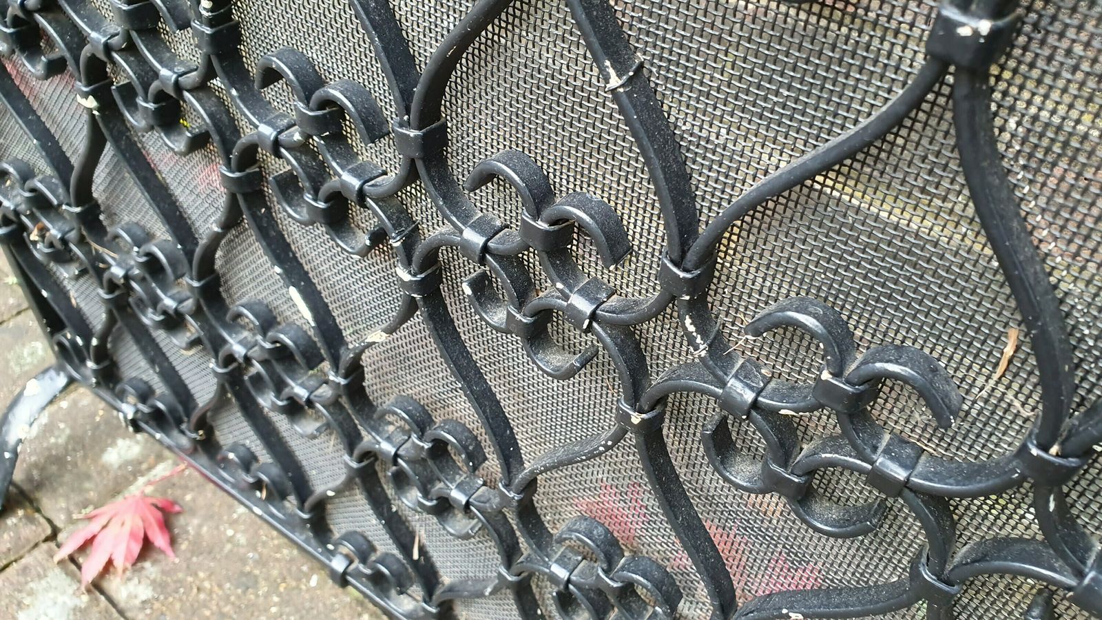 photo furniture Heavy Solid Vintage Iron Spark Guard Fireplace 1980’s