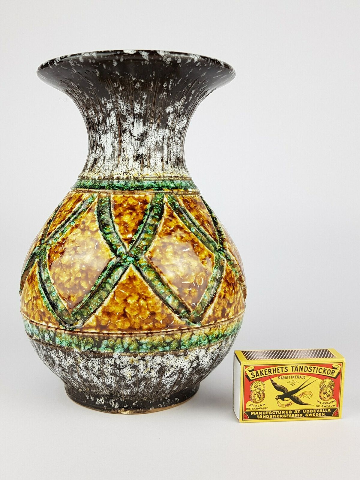 Vintage Nuovo Rinascimento Ceramiche Vase Black White Green And Yellow 1970s Italian Pottery photo furniture