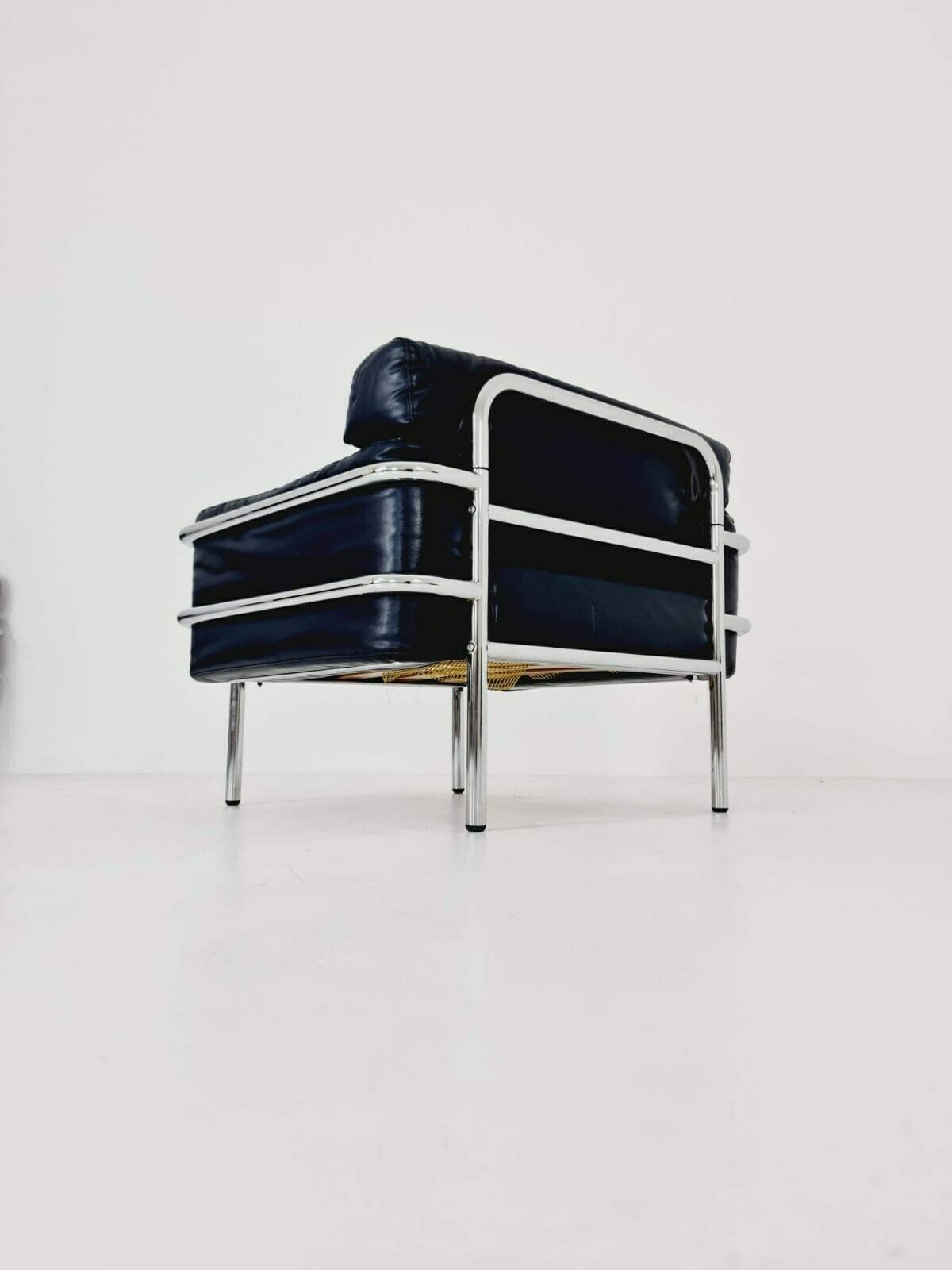 Bauhaus  Style Of Cassia Lc2 Style Armchair, 1980s photo for sale