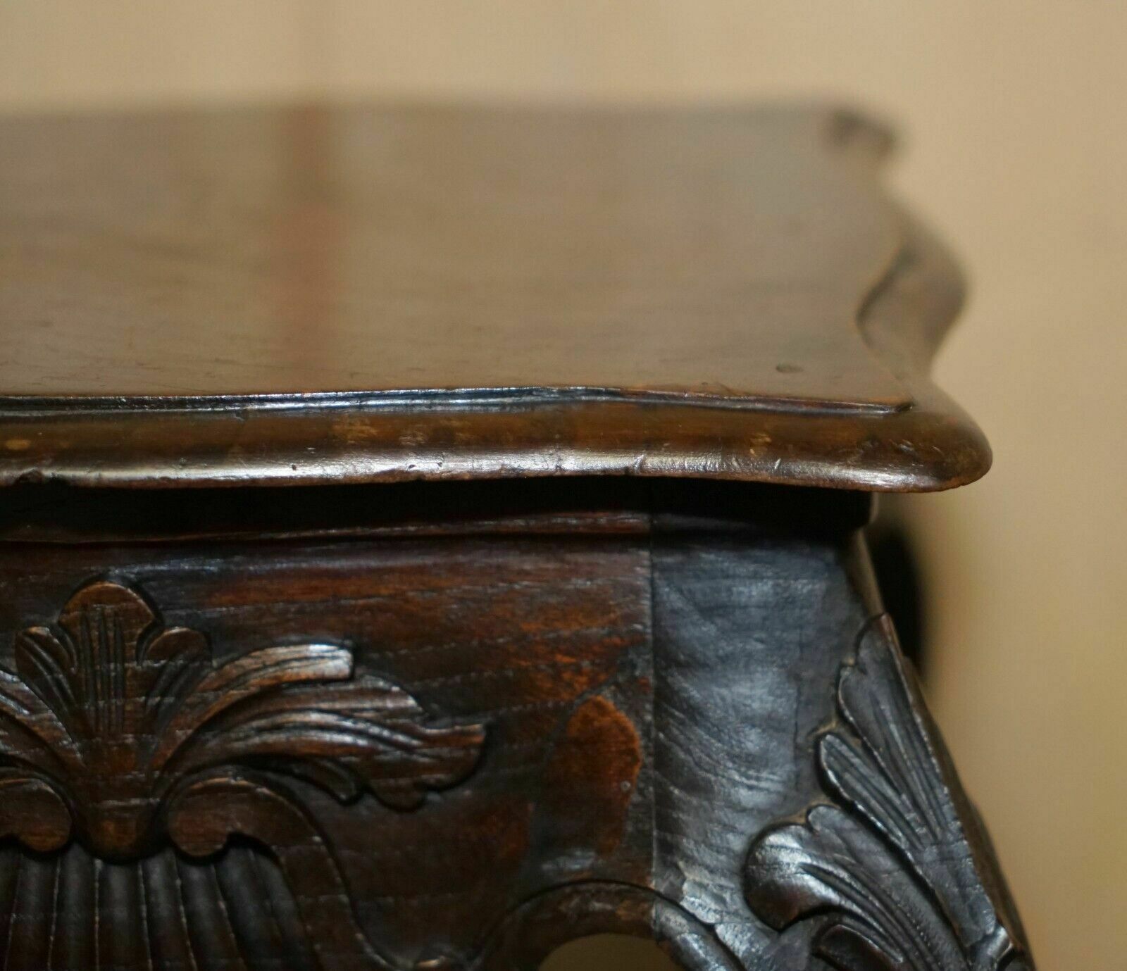 Lovely Pair Of Antique Circa 1900 Hand Carved Mahogany Claw & Ball Side Tables photo vinterior