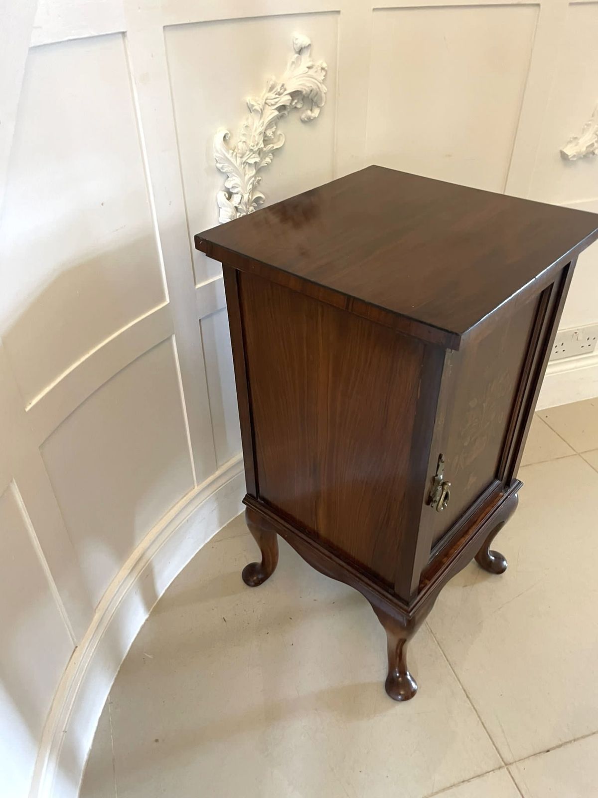 Outstanding Quality Antique 19th Century Figured Walnut Floral Marquetry Inlaid Bedside Cabinet photo 995.0
