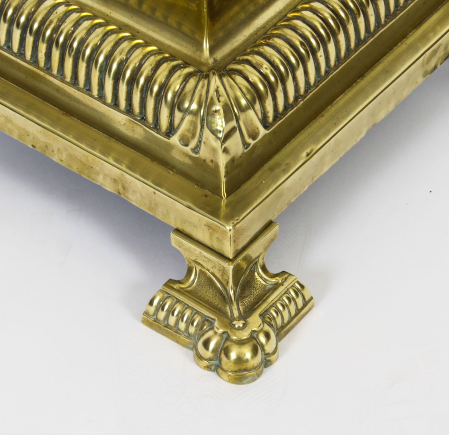 photo furniture Victorian Brass Corinthian Column Telescopic Standard Lamp  19th C