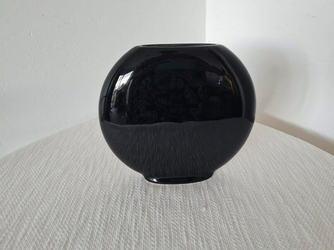 Vintage Memphis Milano Style Ceramic Vase 90s photo furniture