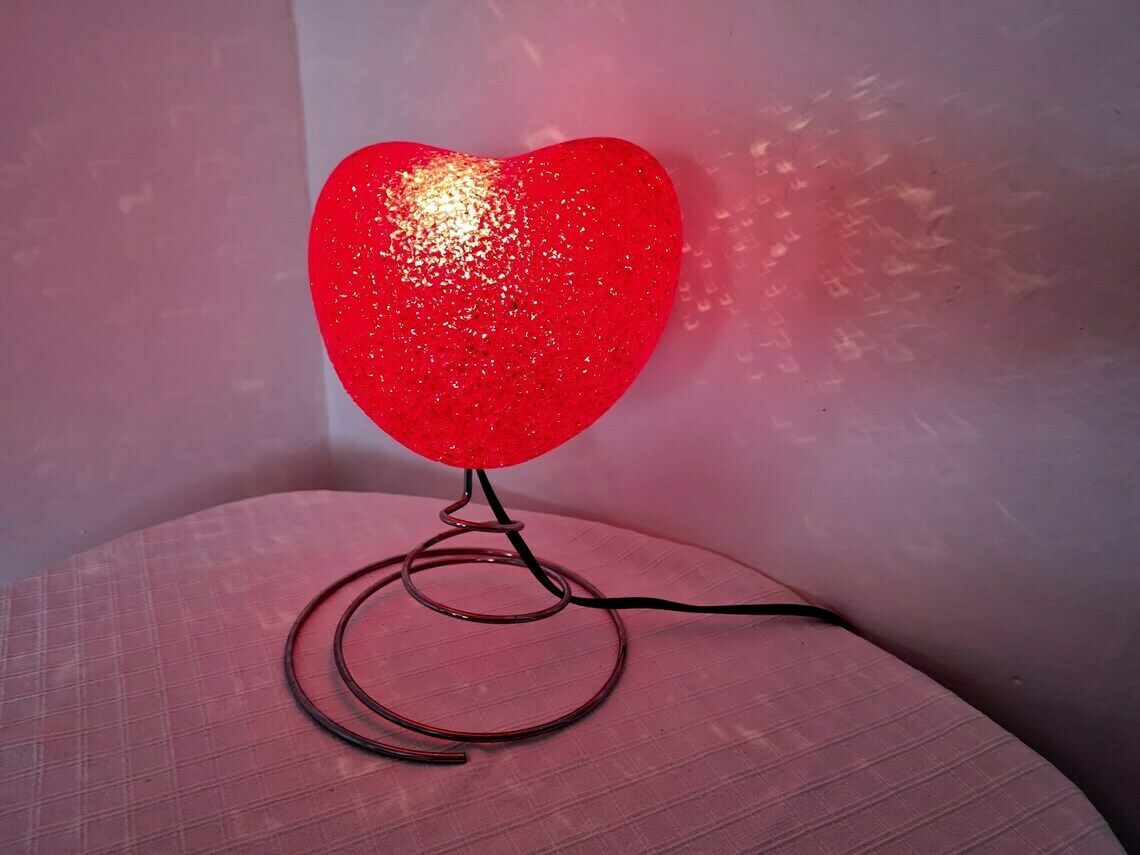 Vintage Pop Art Y2k Heart Lamp Lovely Accent Lamp photo furniture