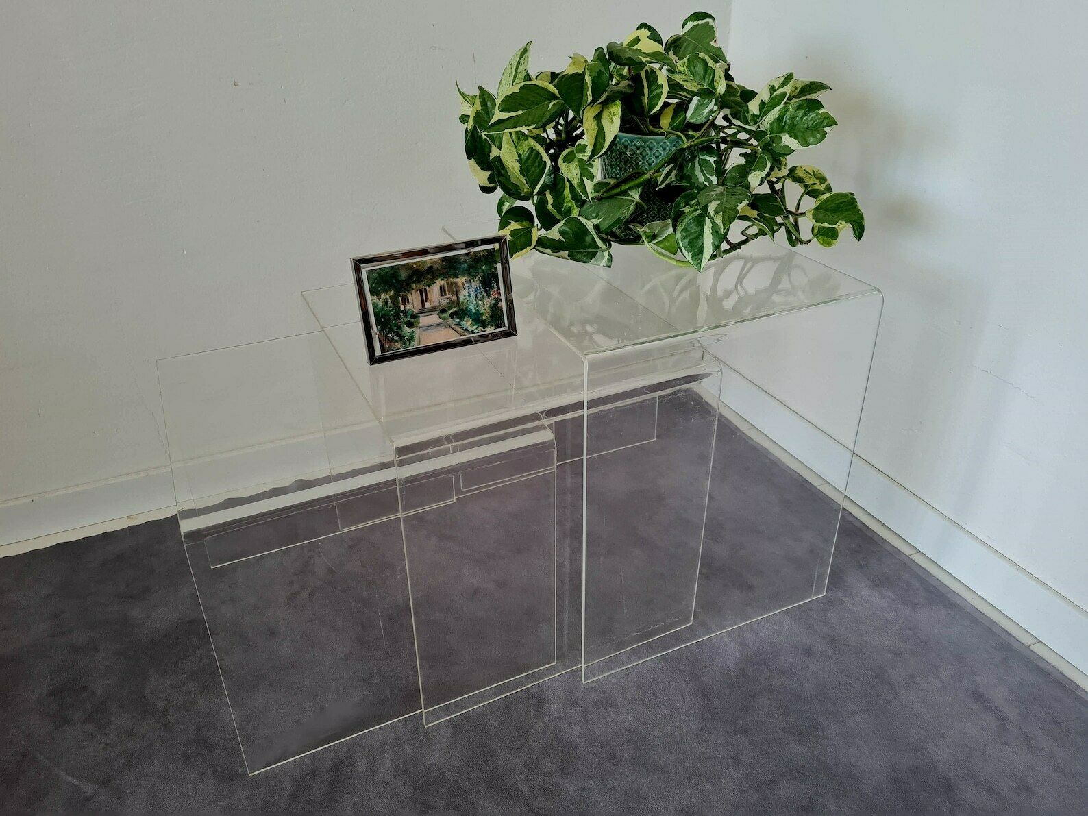 Vintage Mid Century Lucite Set Of 3 Nesting Tables