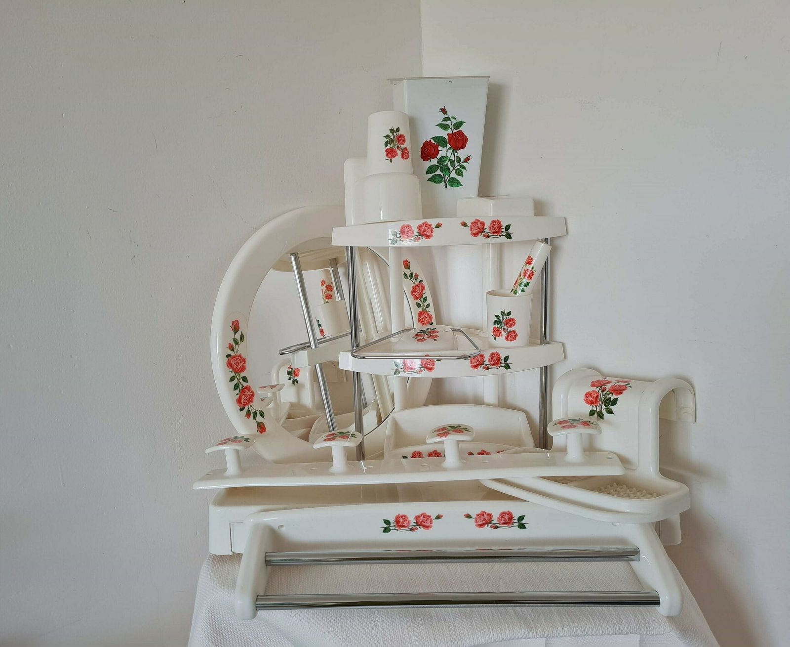 One Of The Retro Plastic Bathroom Accessories Syla France 1