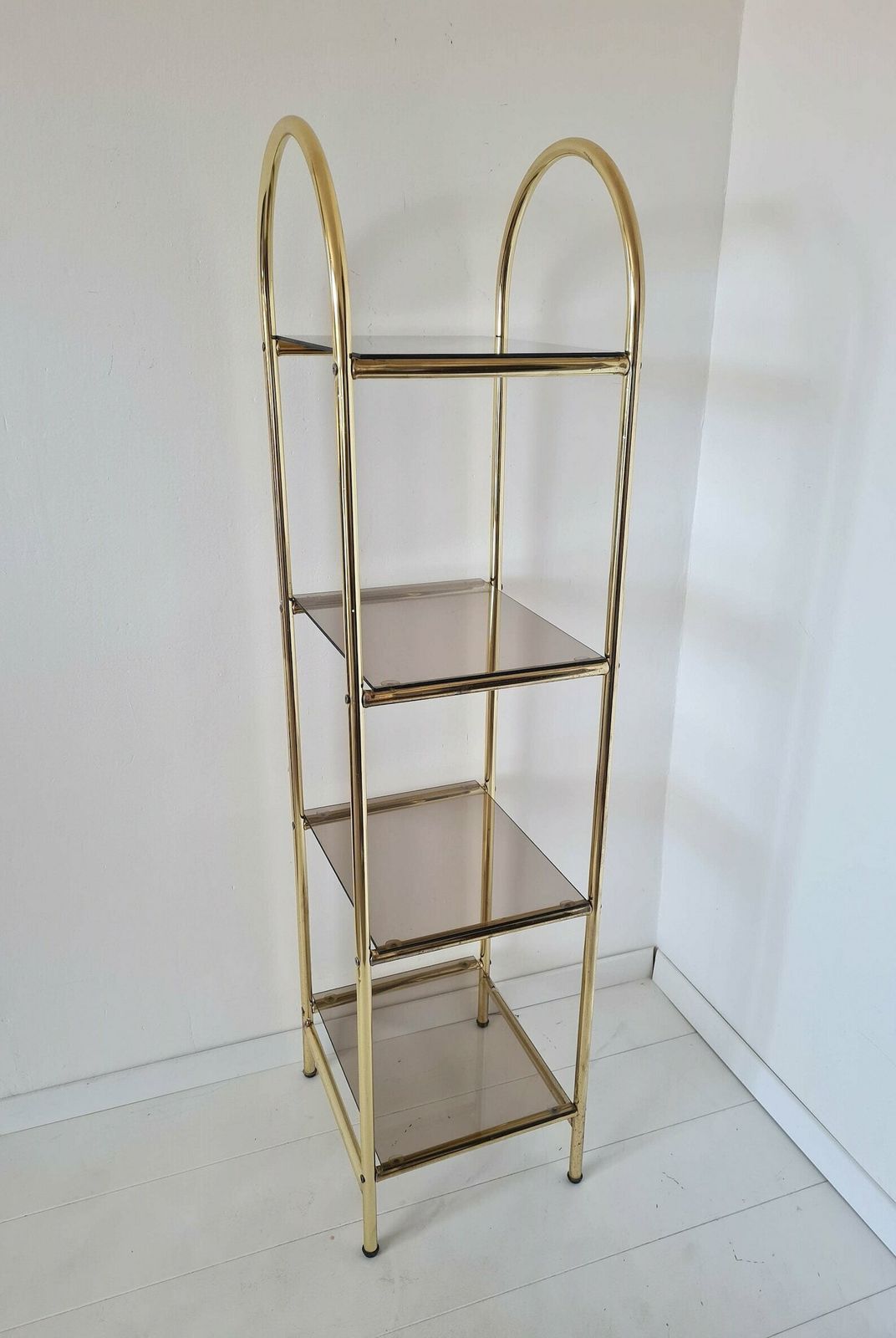 photo furniture Vintage Hollywood Regency Wandrek Met Rookglas, Jaren 80