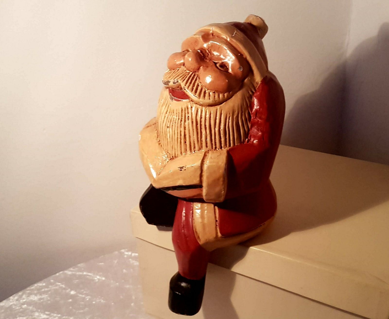 Vintage Houten Zittende Kerstman – Met De Hand Gesneden Houten Sculptuur, Retro Handgemaakt Ontwerp, Jaren 80 photo for sale