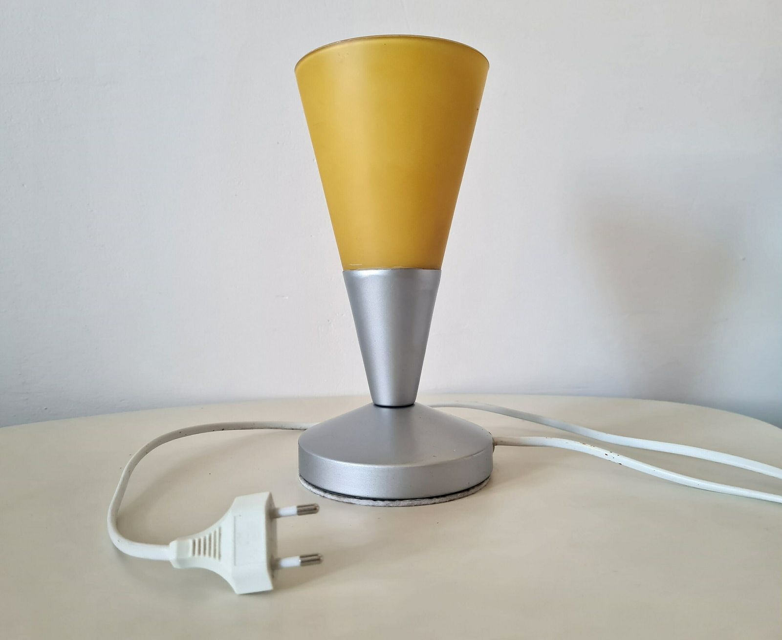 photo furniture Vintage Memphis Milano Style Desk Touch Lamp Design 1990s