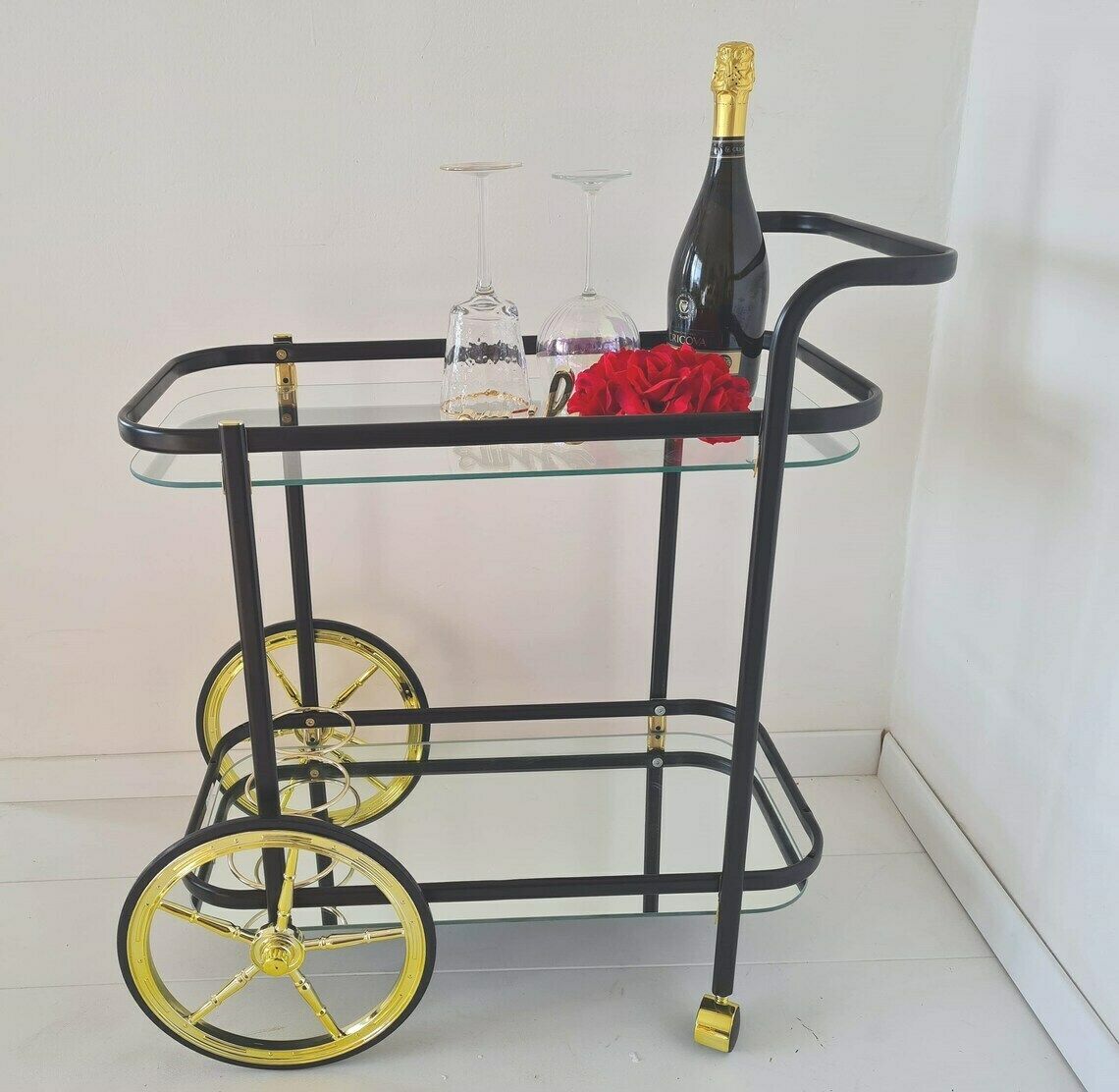 Vintage Hollywood Regency Modern Chroom Trolleytafel Met Gehard Glas En Spiegel – Fraaie Mid Century Bartafel photo furniture