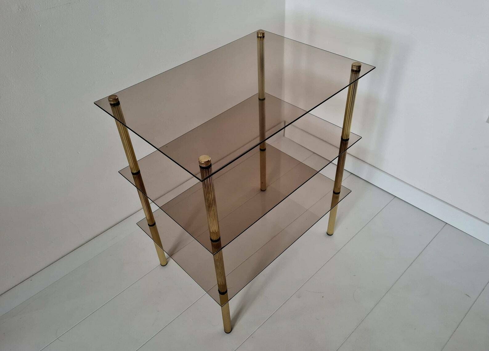 Vintage Hollywood Regency Stijl Wandrek Van Messing En Gerookt Glas – Mcm