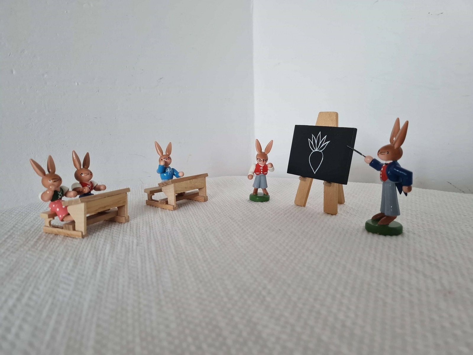 Vintage Duits Erzgebirge Paashaas School Houten Miniaturen Jaren 1980
