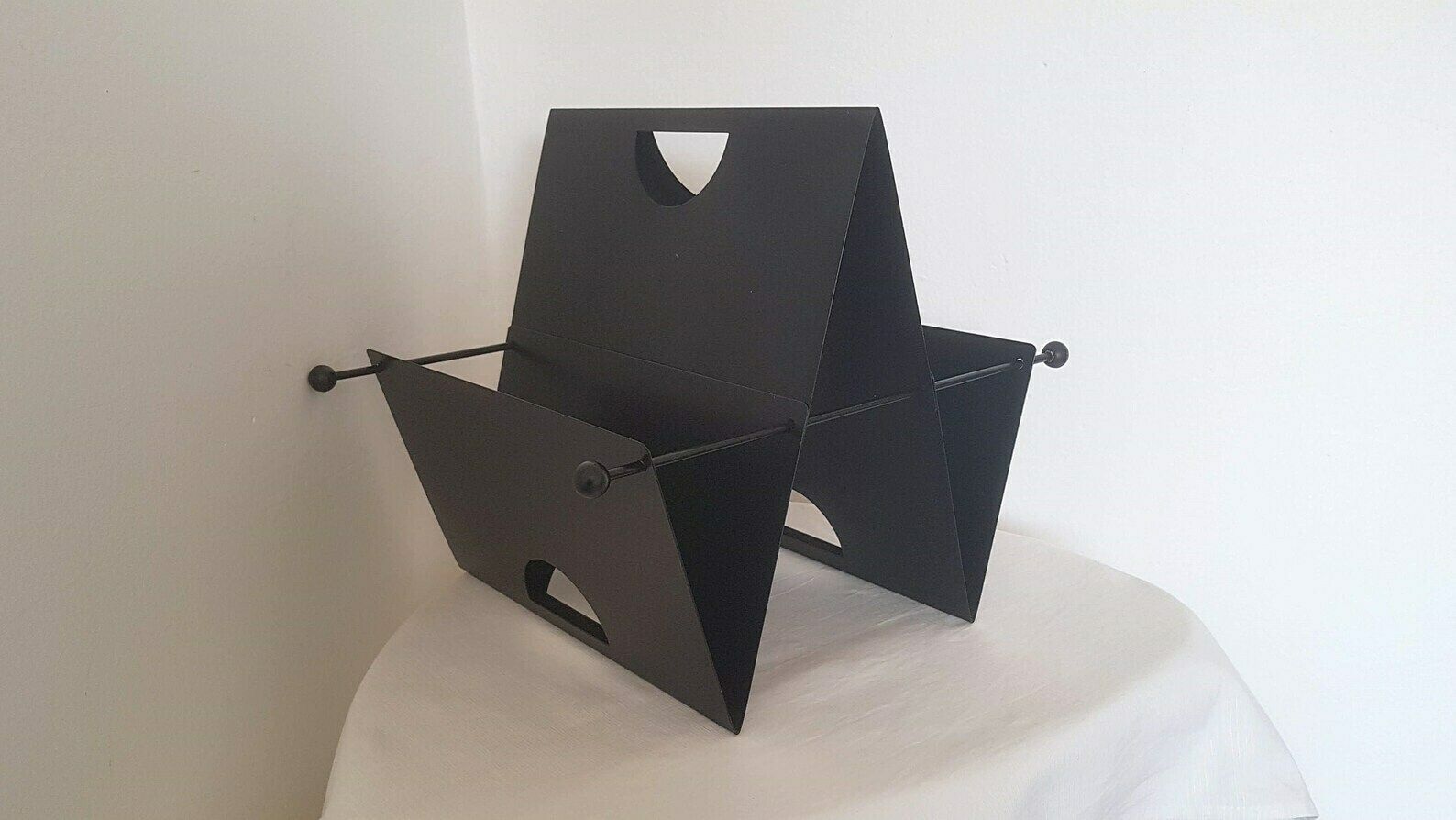Vintage Memphis Milano Tijdperk Zwart Tijdschriften /Vinylrek Italiaans Postmodern Sottsass Stijl