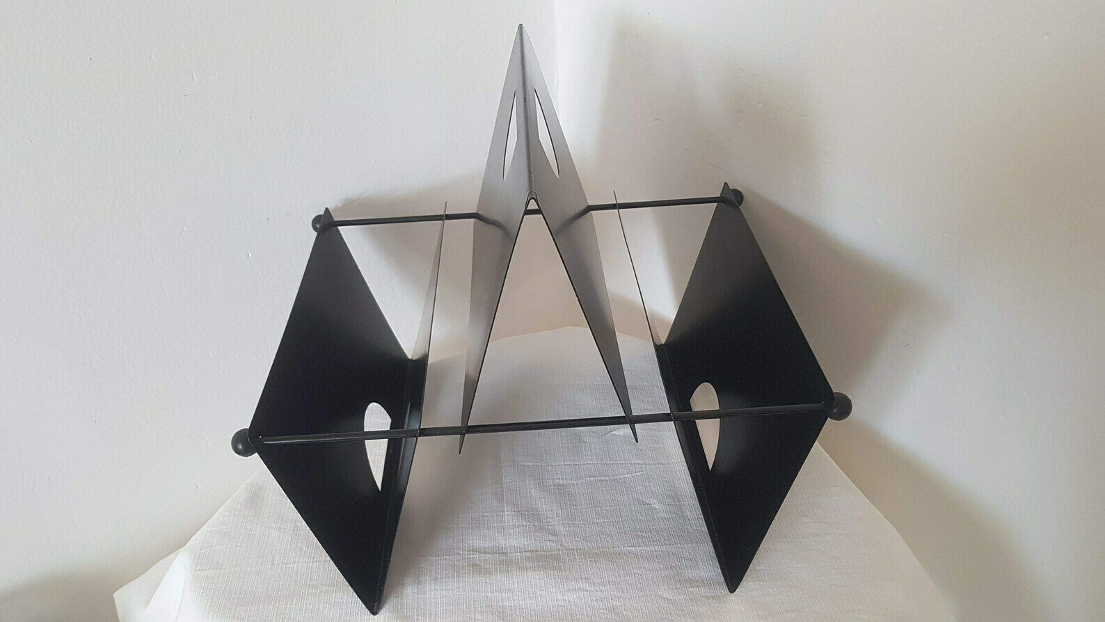 Vintage Memphis Milano Tijdperk Zwart Tijdschriften /Vinylrek Italiaans Postmodern Sottsass Stijl photo vintage
