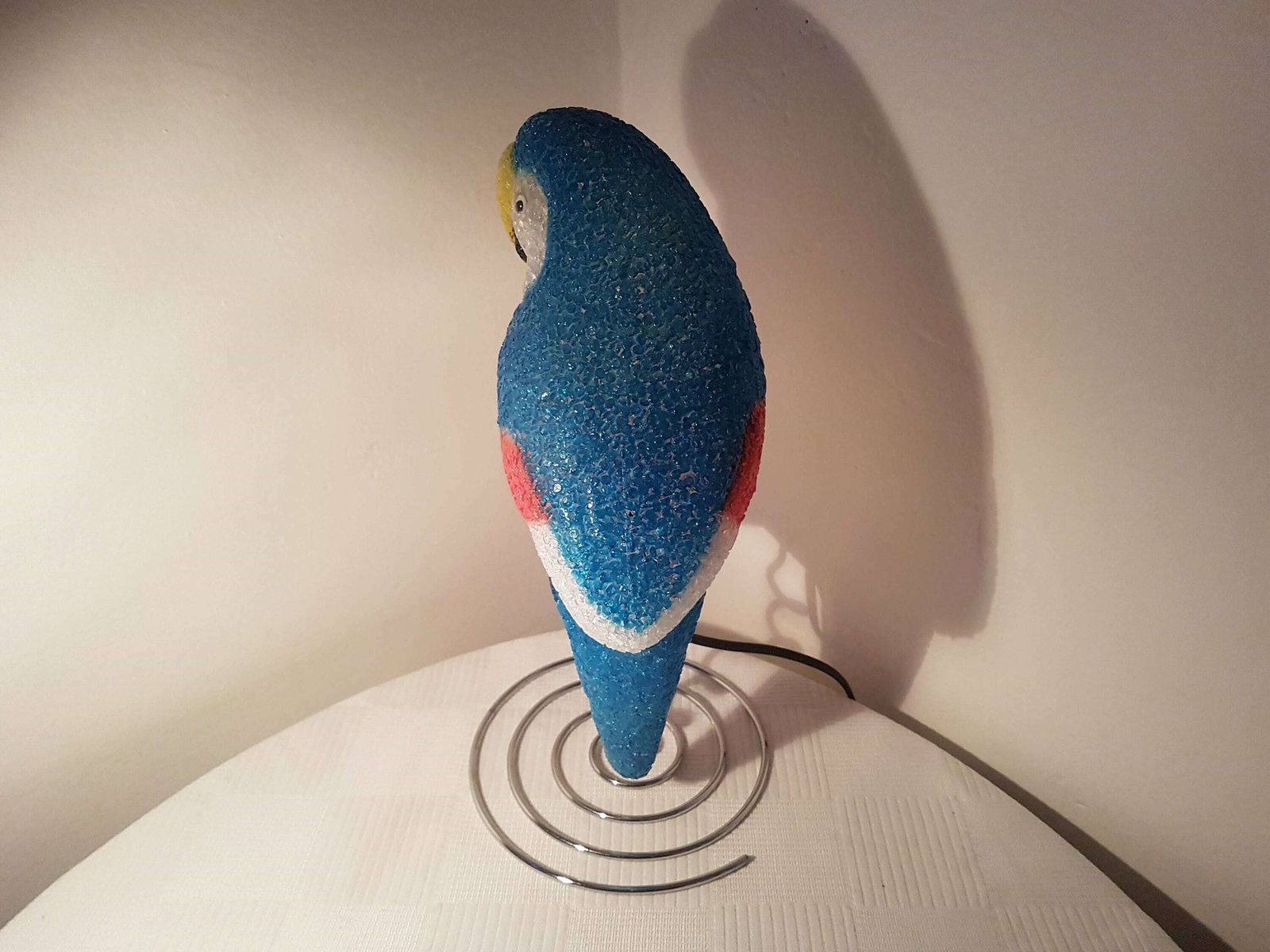 Vintage Popcorn Plastic Parrot Lamp On A Metal Spiral Lovely Accent Lamp photo Lighting