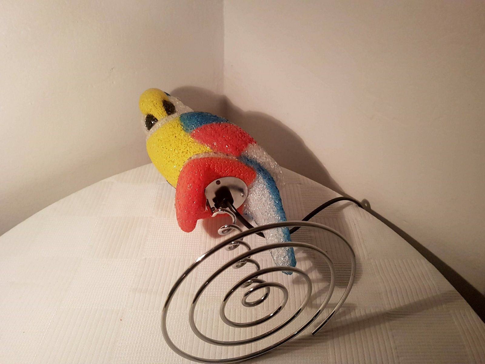 Vintage Popcorn Plastic Parrot Lamp On A Metal Spiral Lovely Accent Lamp photo 117.0