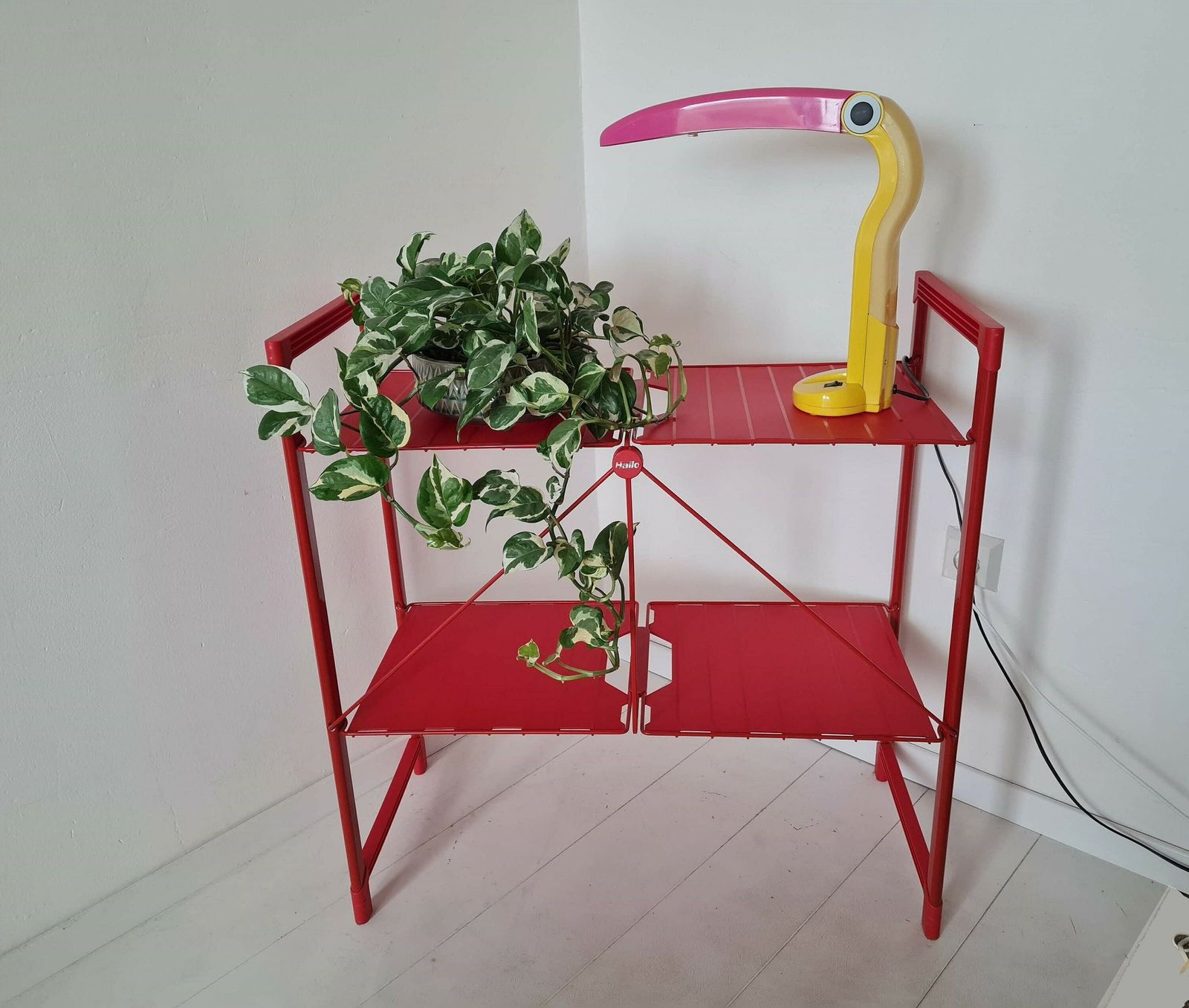 Vintage Memphis Milano Rode Opvouwbare Wandplank Hailo In Metaal En Kunststof