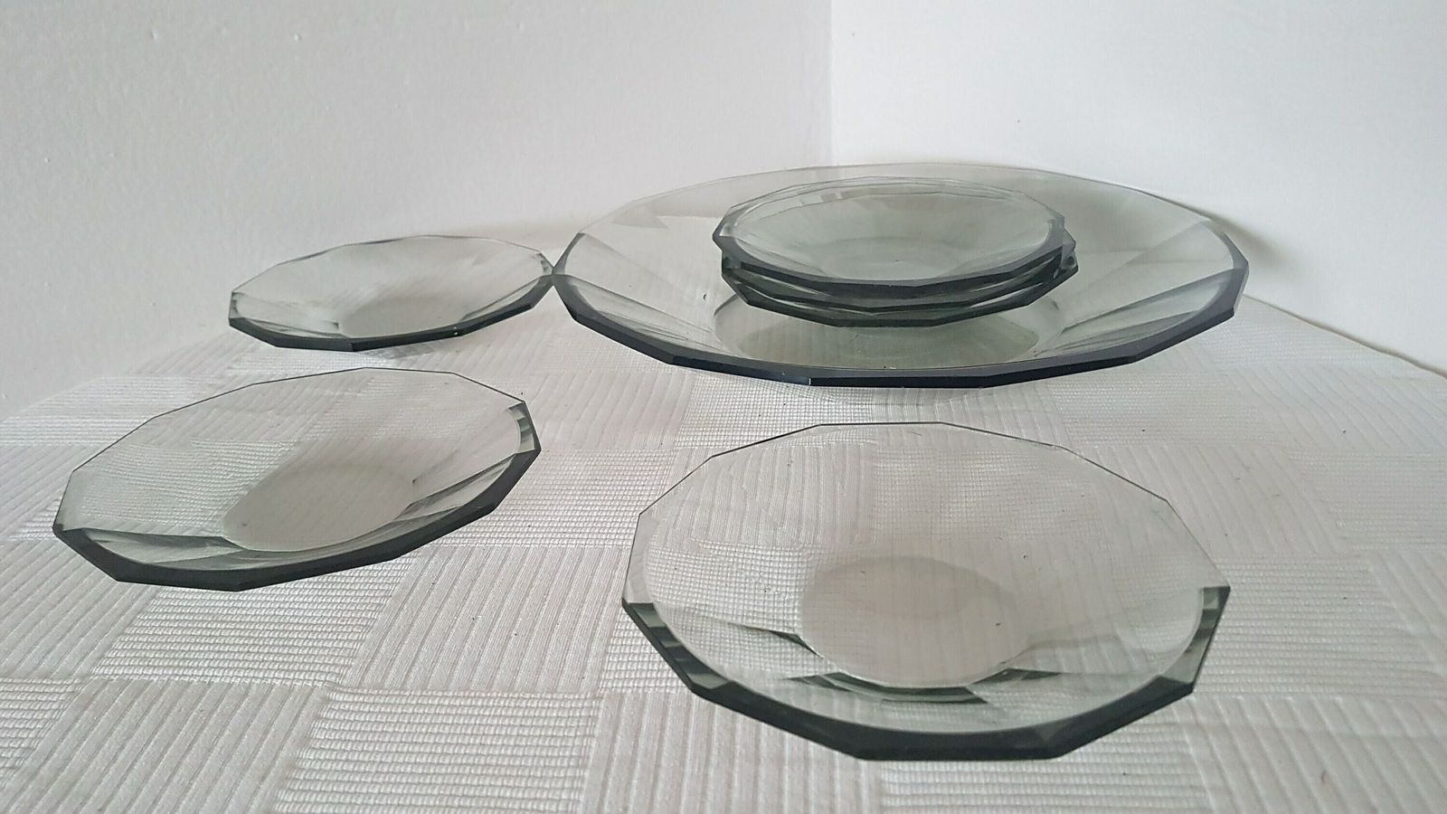photo for sale Art Deco Set Van 7 Rookglazen Schalen, Tsjechisch Boheems Glas. Antieke Schalen Van Karl Stölzle Heřmanova Huť, 1940