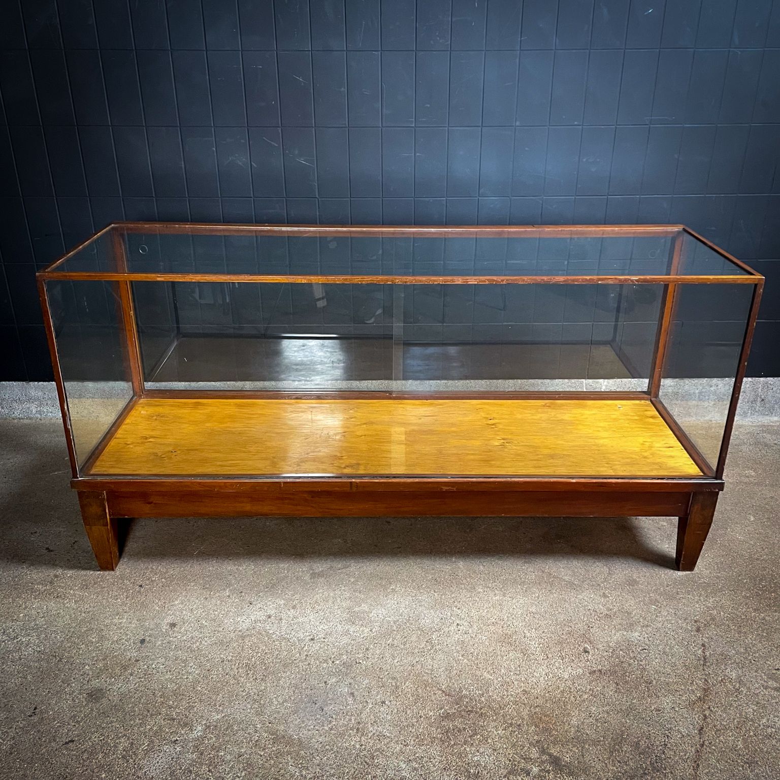 Art Deco Vitrinebalie   Ca. Jaren 1920 photo for sale
