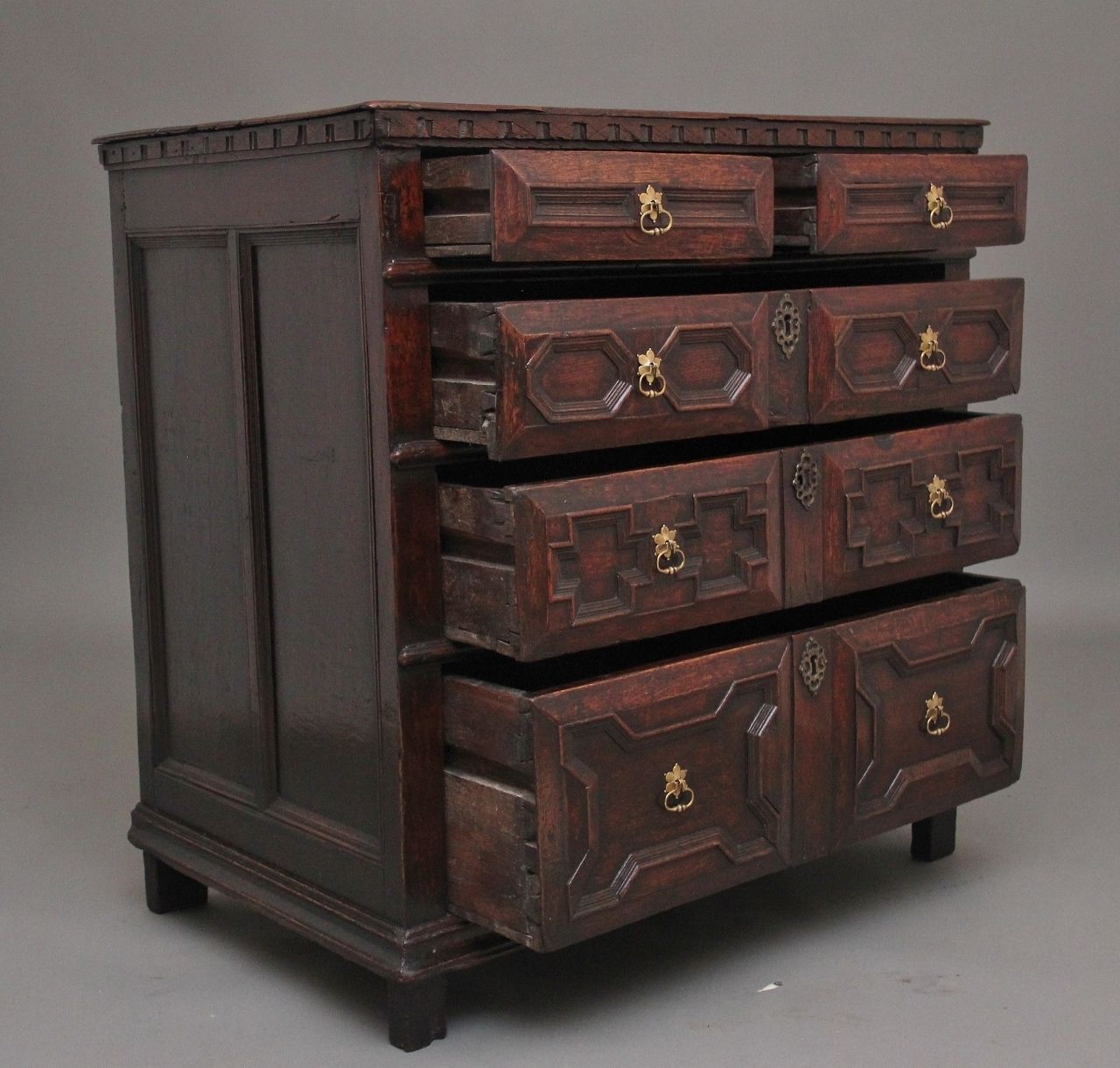 Early 18th Century Oak Moulded Front Chest Of Drawers From The Stuart Period photo 2550.0