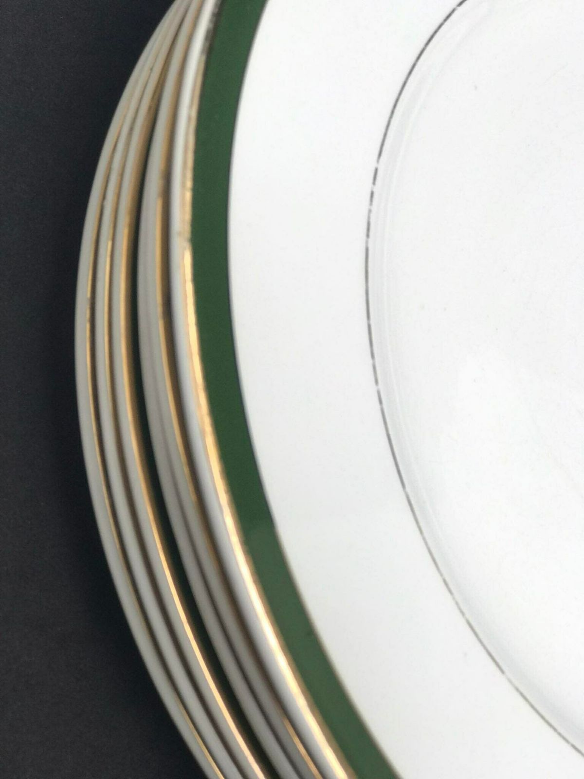 Antiek Set Van 6 Dinerborden Van Villeroy And Boch Mettlach – Groene Rand Met Gouden Bies – 19e Eeuw – Grote Borden 25,1 Cm Diameter – Duits Porselein photo Woonaccessoires