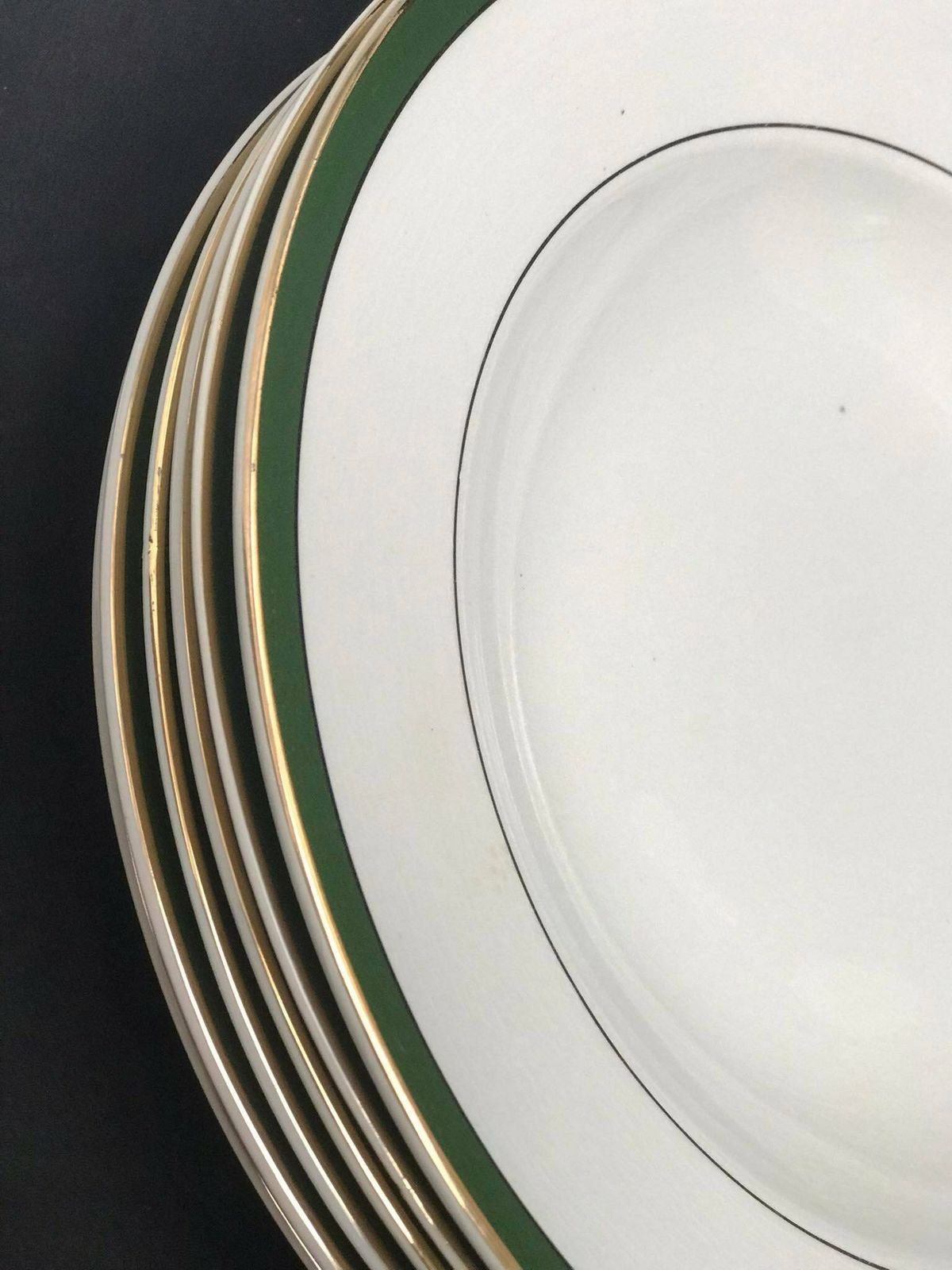 Antiek Set Van 6 Soepborden Van Villeroy And Boch Mettlach, Groene Rand Met Goud, 19e Eeuw, Grote Borden 25,1 Cm Diameter, Duits Porselein photo Woonaccessoires