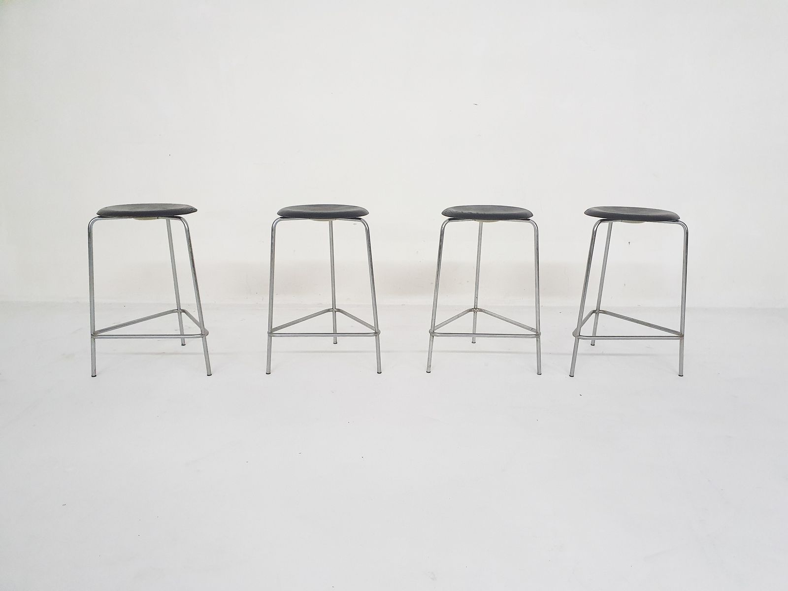 Arne Jacobsen Voor Fritz Hansen "M3170" Krukken, Denemarken, 1967 photo furniture