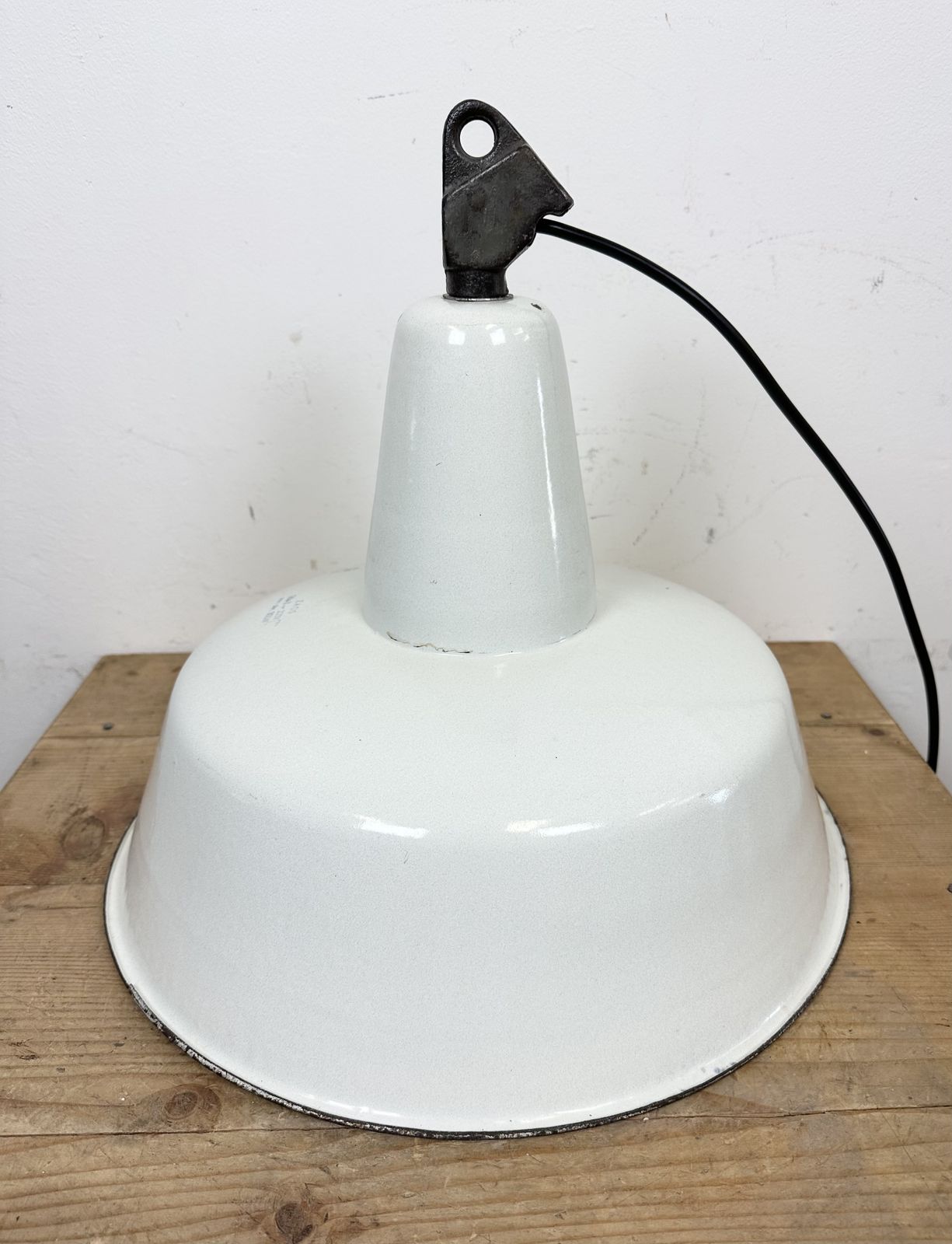 photo vintage Large Industrial White Enamel Factory Pendant Lamp From Zaos, 1960s