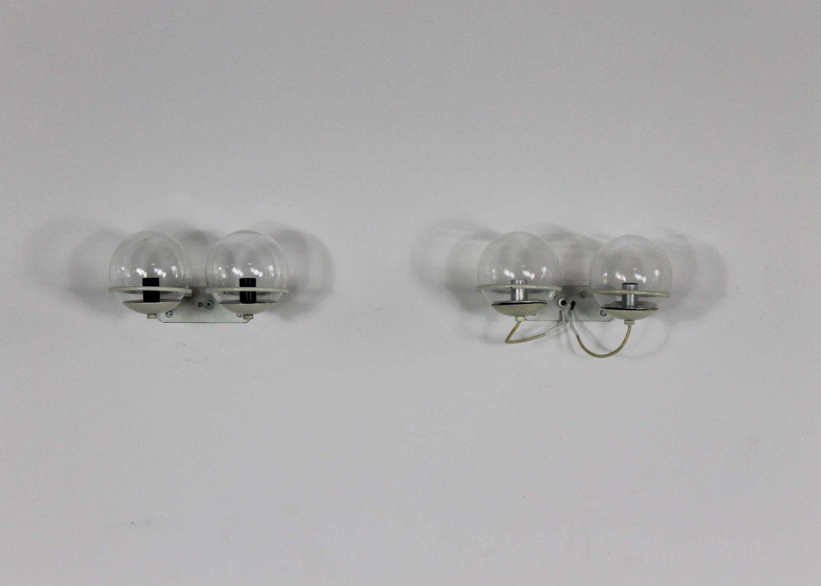 Gino Sarfatti Set Of Two Wall Lamps 238/2 In Aluminium And Glass By Arteluce 60s
