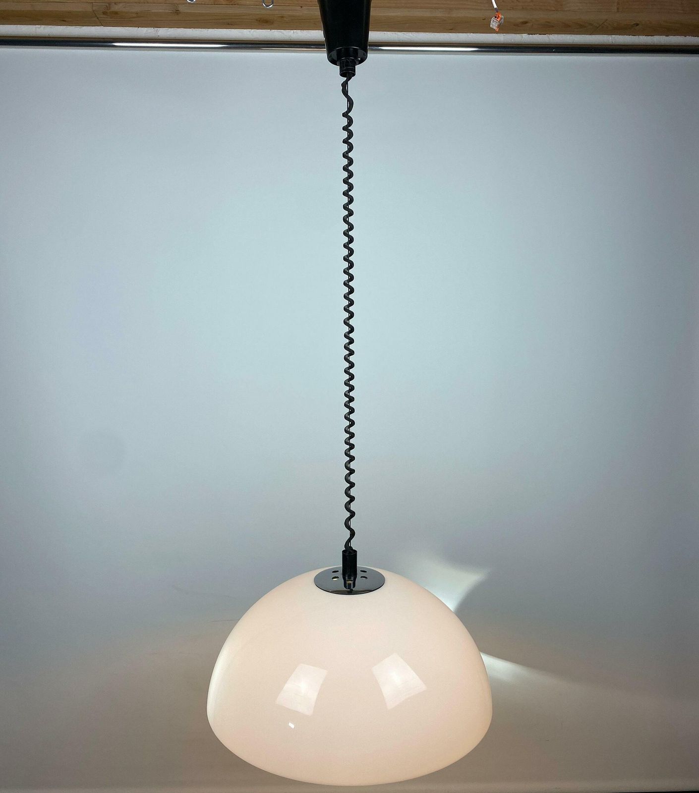 photo furniture Vintage Witte Plexiglas/Acryl Hanglamp Van Gepo Amsterdam Xl 1975