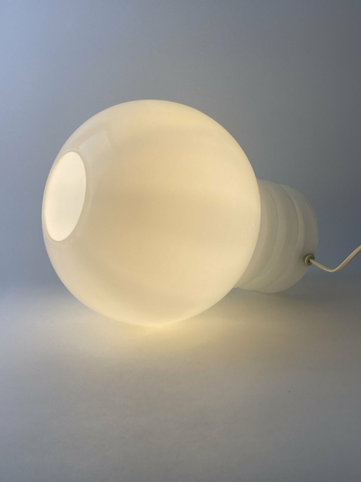 Vintage Wit Glazen Tafellamp 'Bulb' Van Glashütte Limburg, 1979 photo furniture