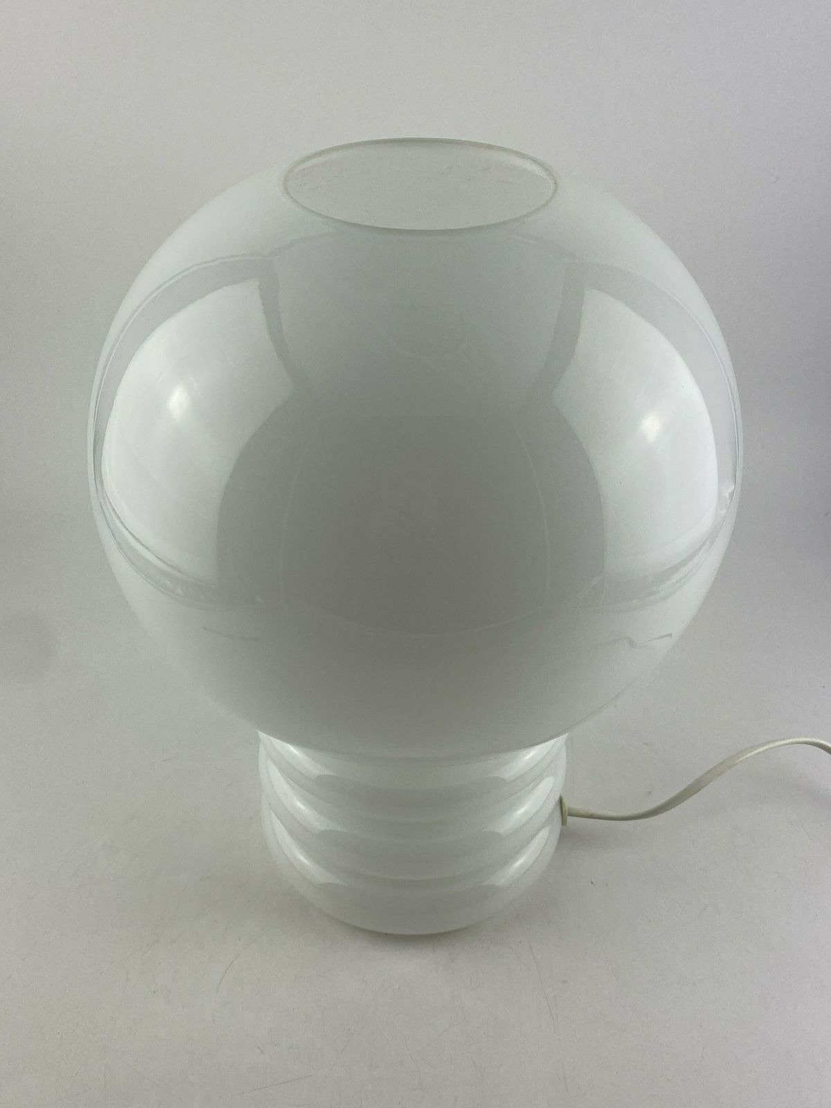 photo furniture Vintage Wit Glazen Tafellamp 'Bulb' Van Glashütte Limburg, 1979