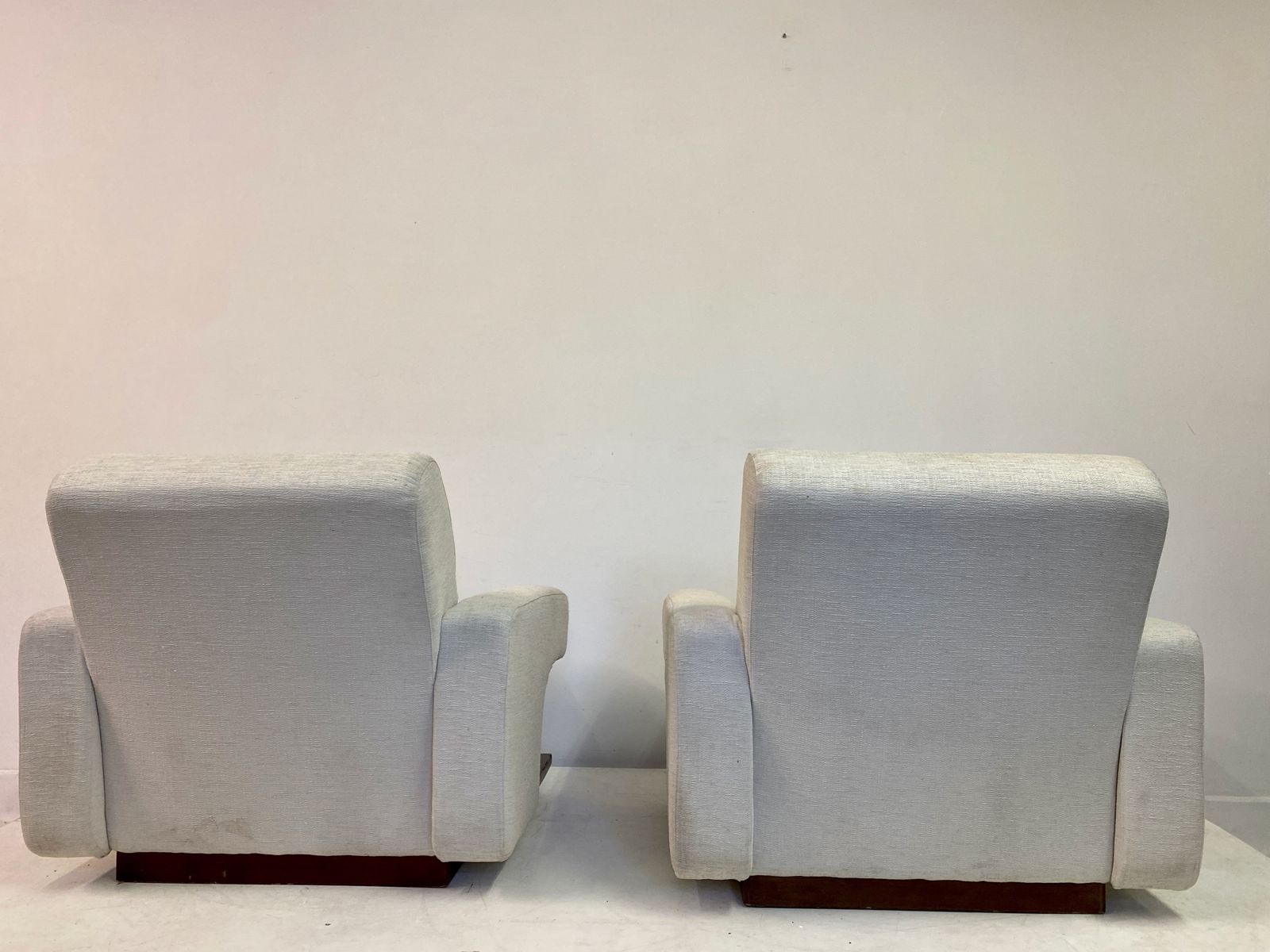 photo buy Pair Of 1970s Italian Lounge Chairs