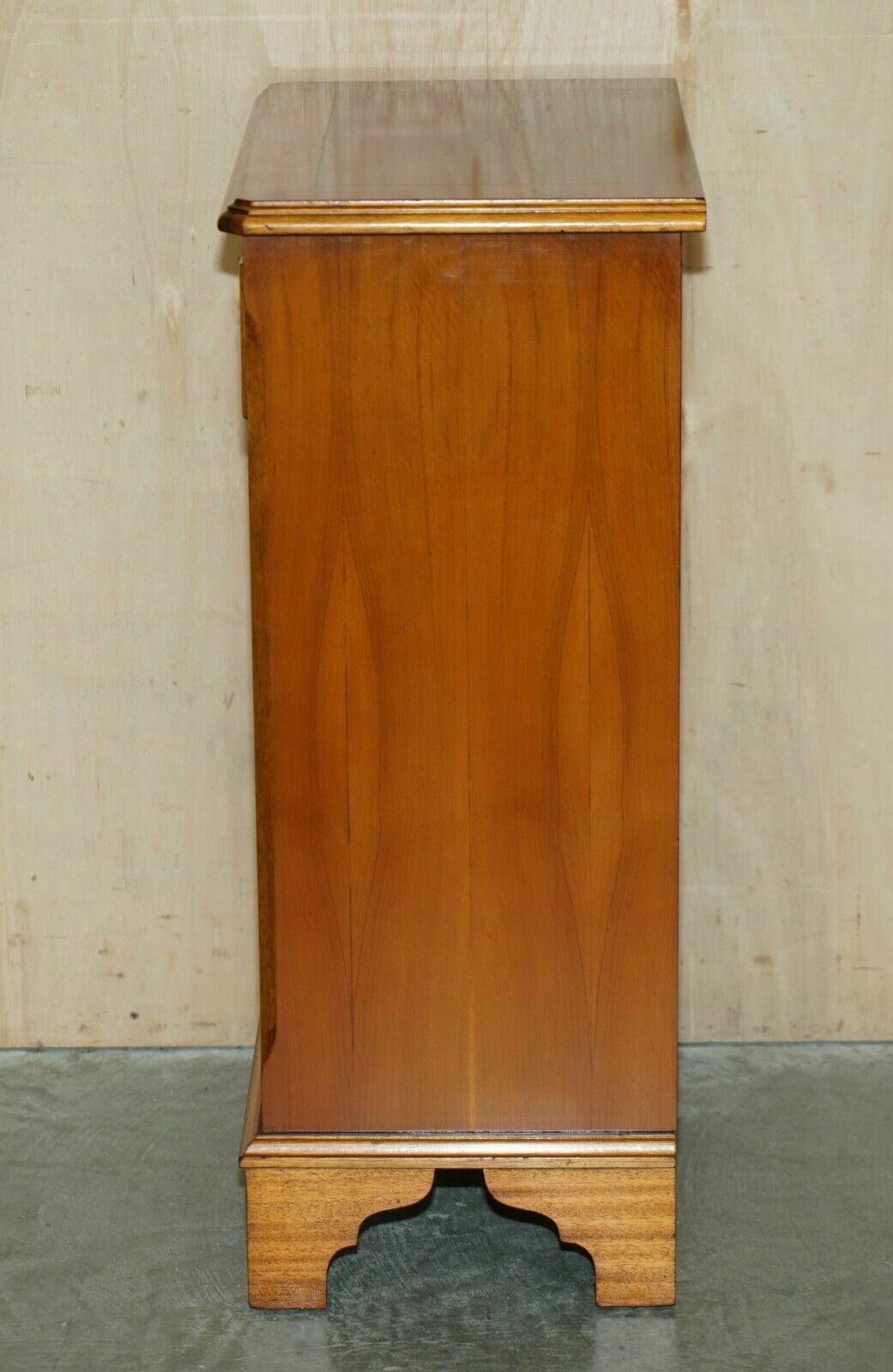 photo vintage Pair Of Vintage Burr Yew Wood Lamp Side End Wine Tables Open Bookcases