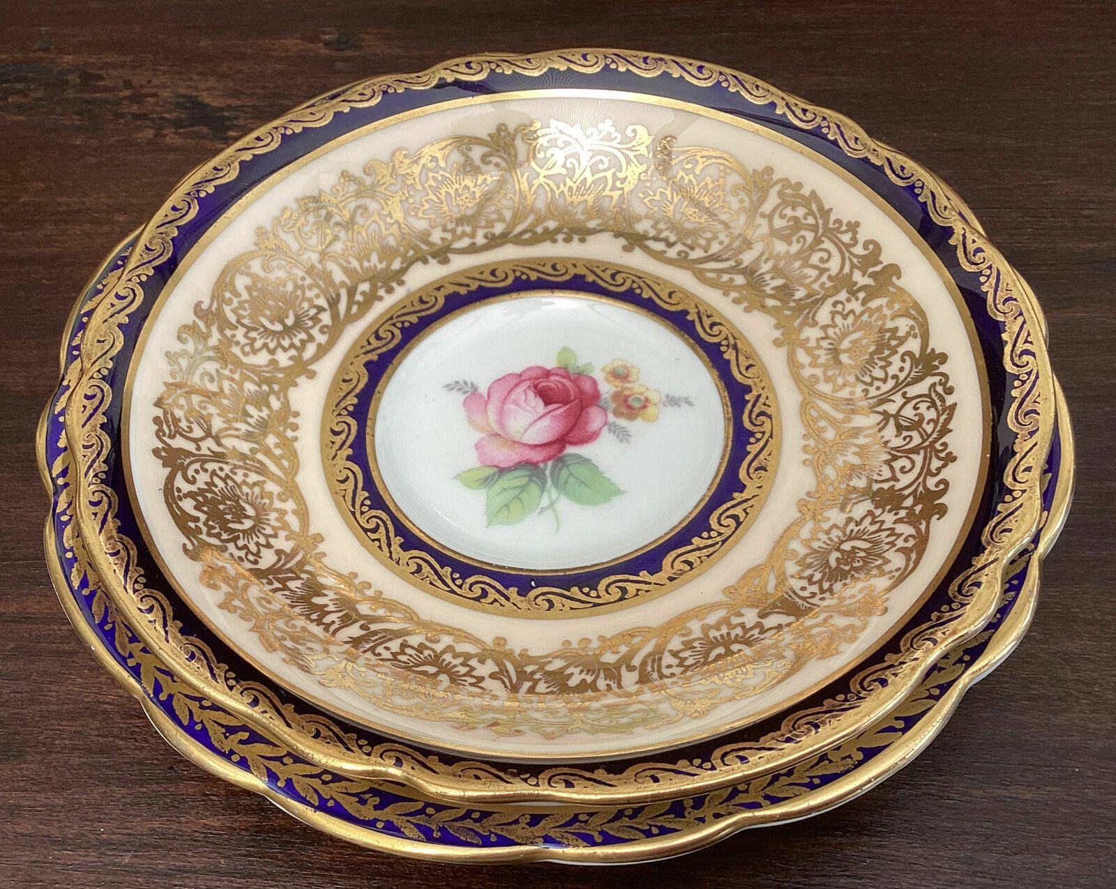 Paragon Antique Floating Rose Cabinet Tea Trio Cobalt And Gilt C 1945 photo buy
